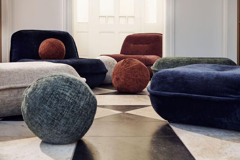 Puf aksamitny PUFF ciemnoniebieski Pols Potten Eye on Design