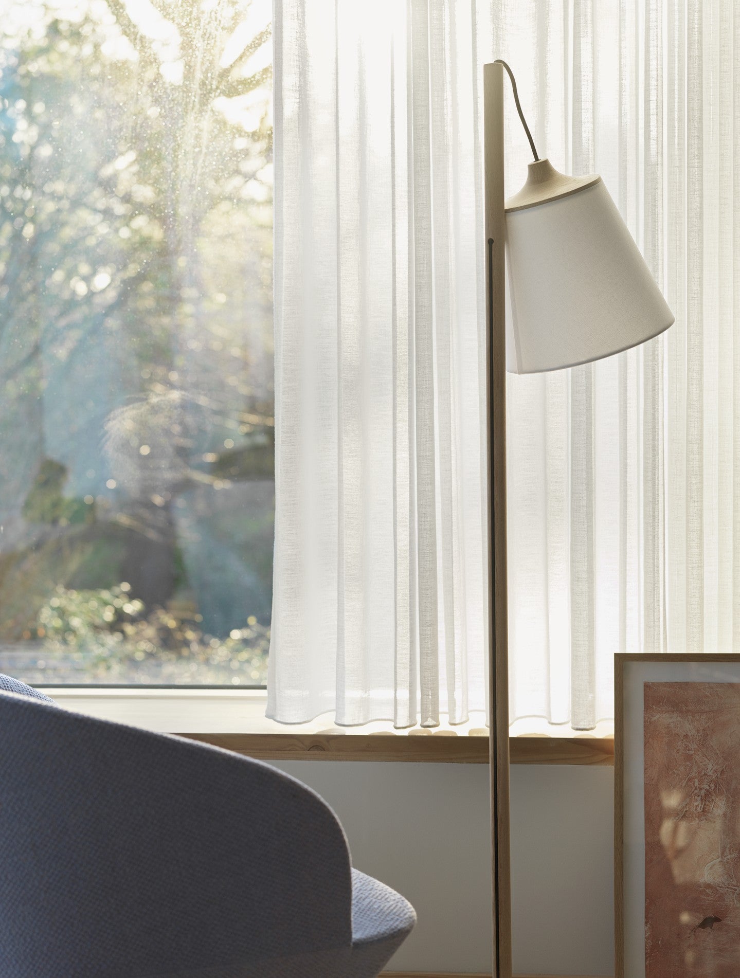 Vloerlamp PULL wit met eiken basis