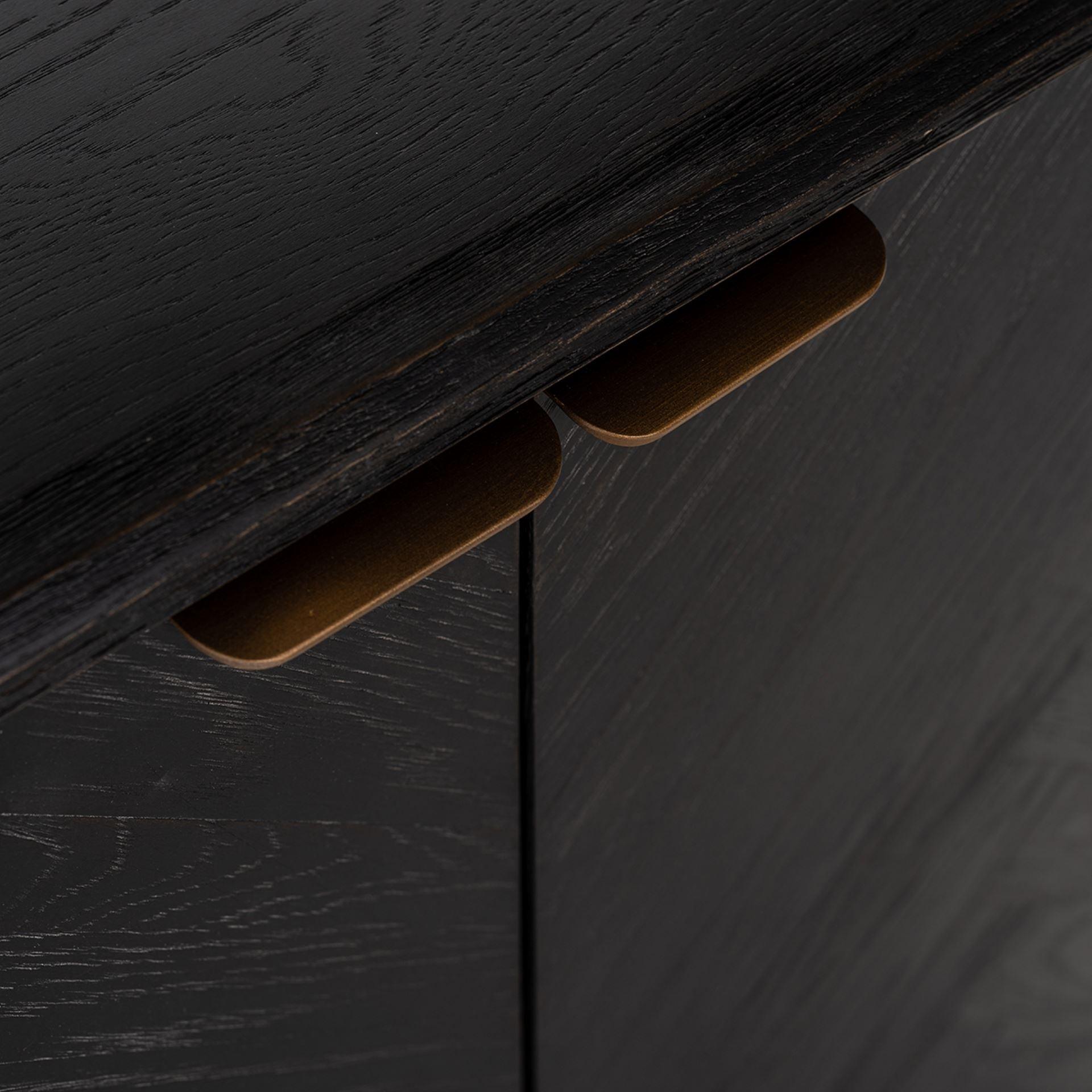 Regał z drzwiczkami BLACKBONE mosiężny Richmond Interiors Eye on Design