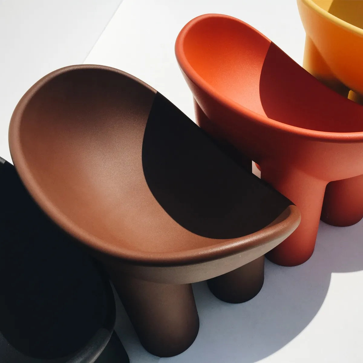 Bronze Poly Route Stuhl