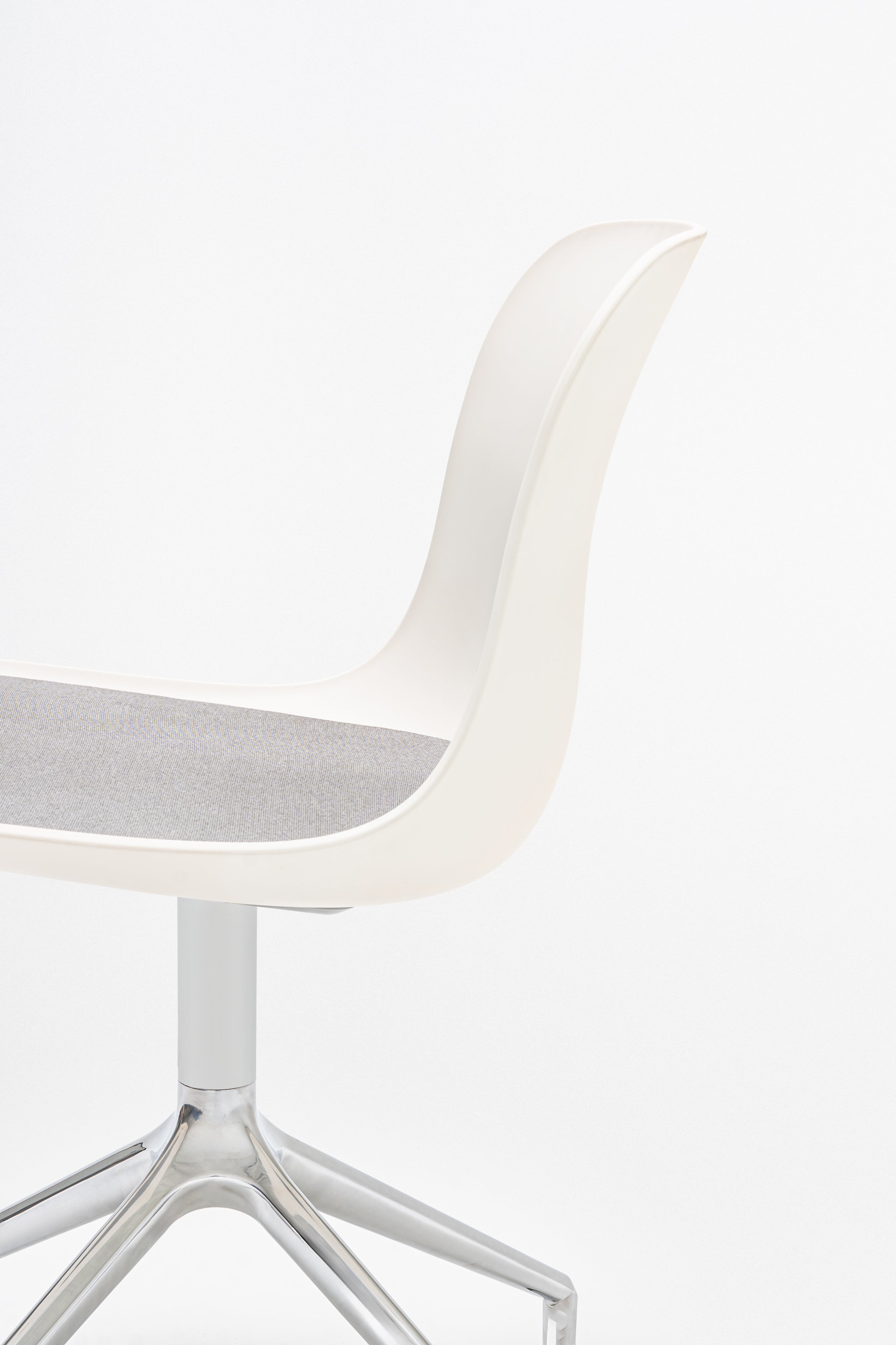 Draaistoel BALTIC 2 REMIX gepolijst aluminium met wielen voor zachte oppervlakken