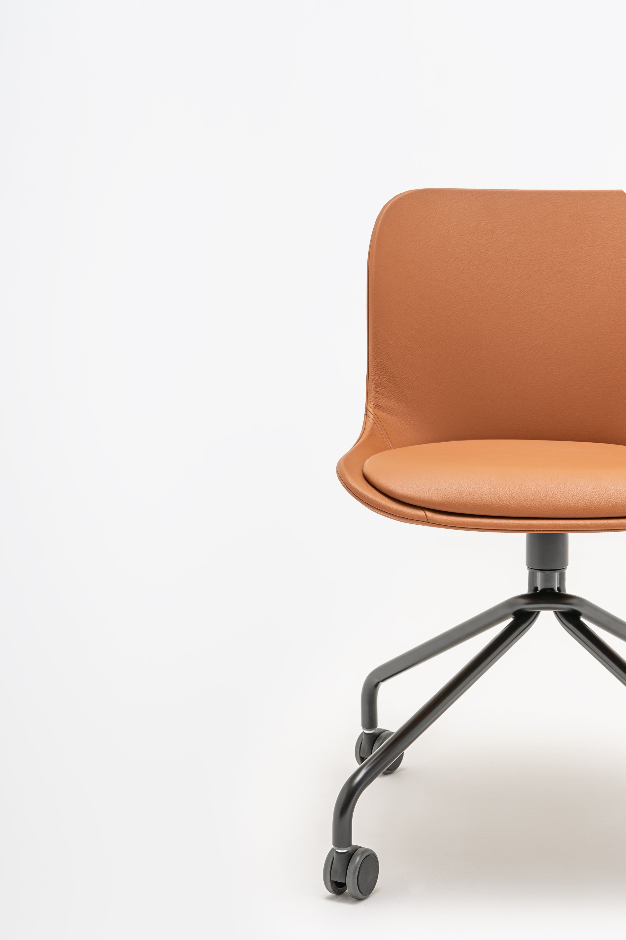 Schwenkstuhl Baltic 2 klassische Metallbasis mit Rädern bis zu einer weichen Oberfläche