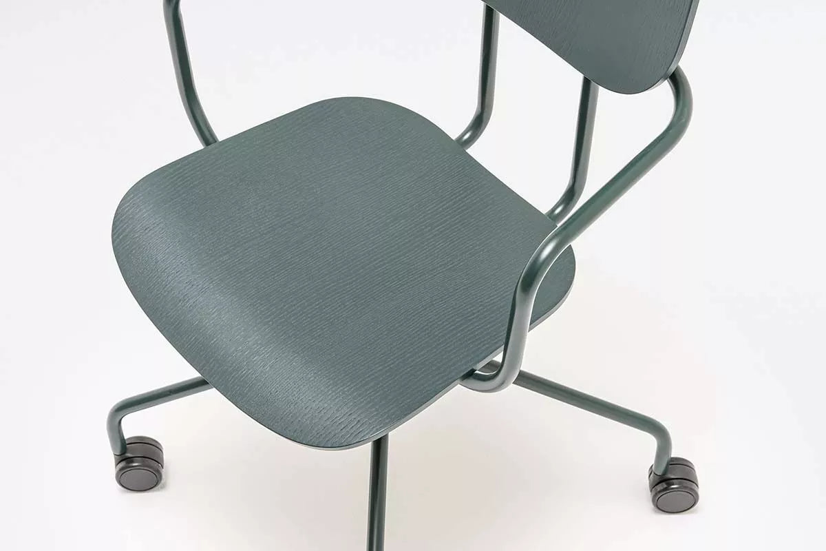 Krzesło biurowe z zagłówkiem NEW SCHOOL ceglasta podstawa z kółkami z podłokietnikami