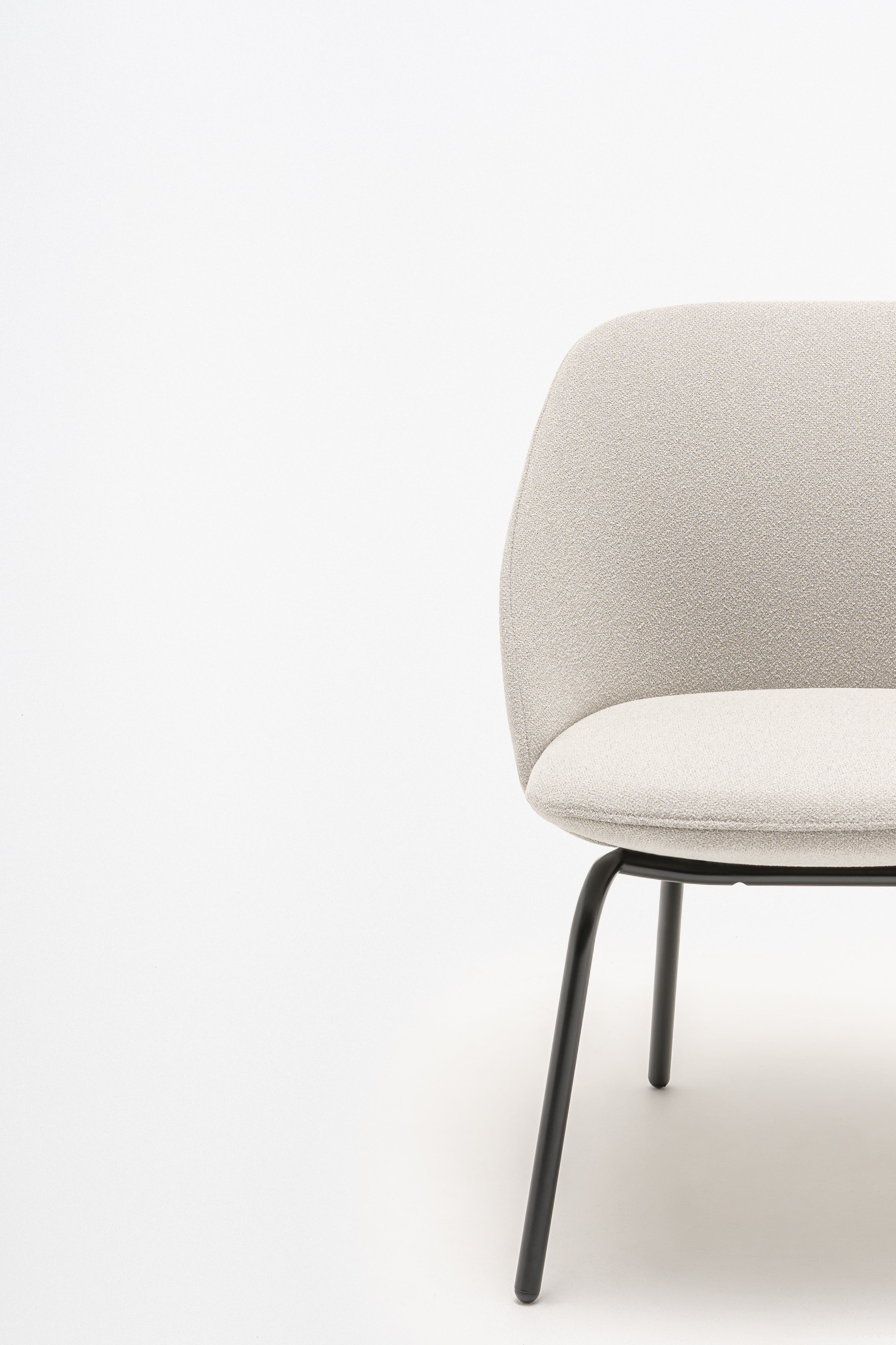 Fauteuil met lage rugleuning PARALEL vierpotige basis