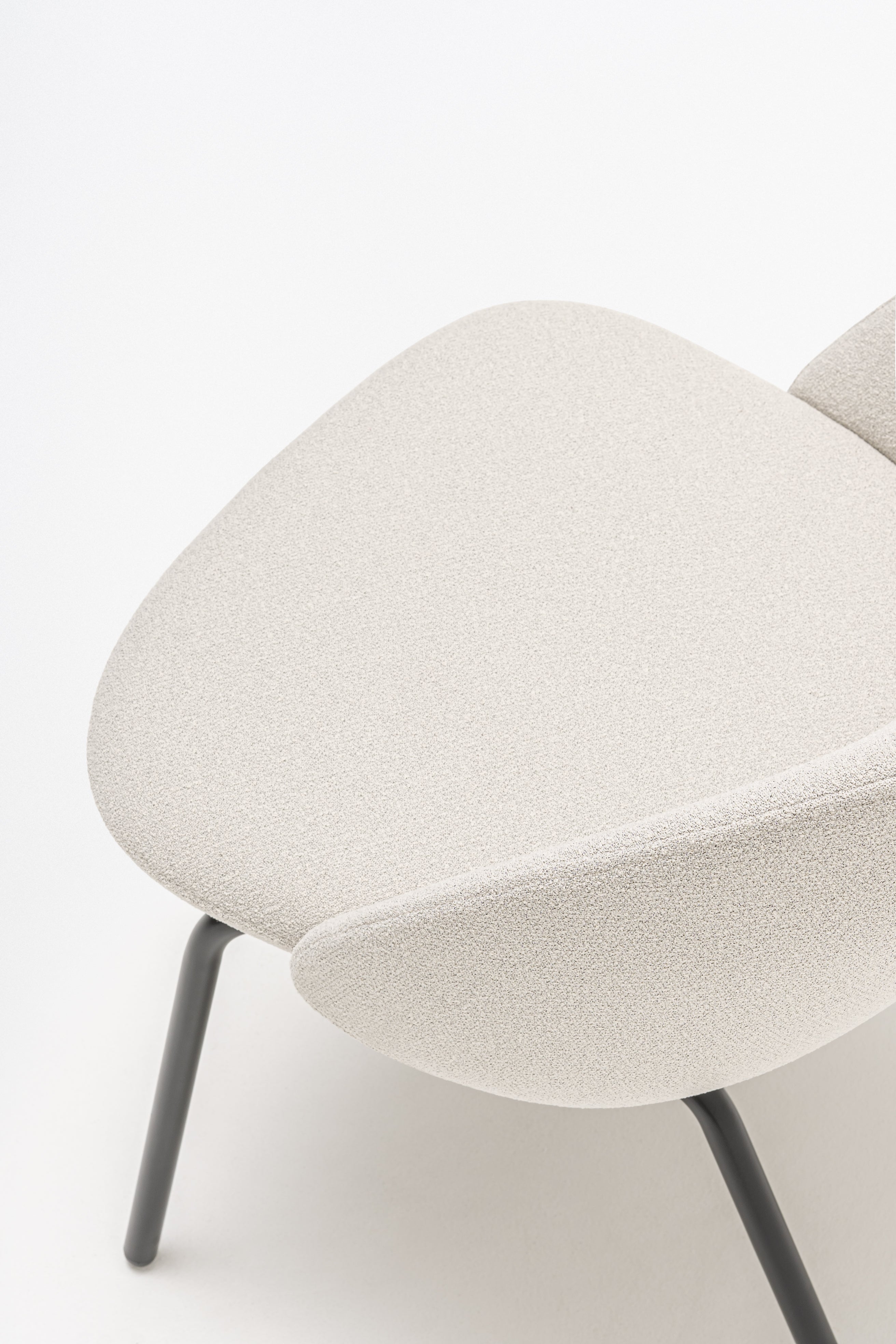 Fauteuil met lage rugleuning PARALEL vierpotige basis