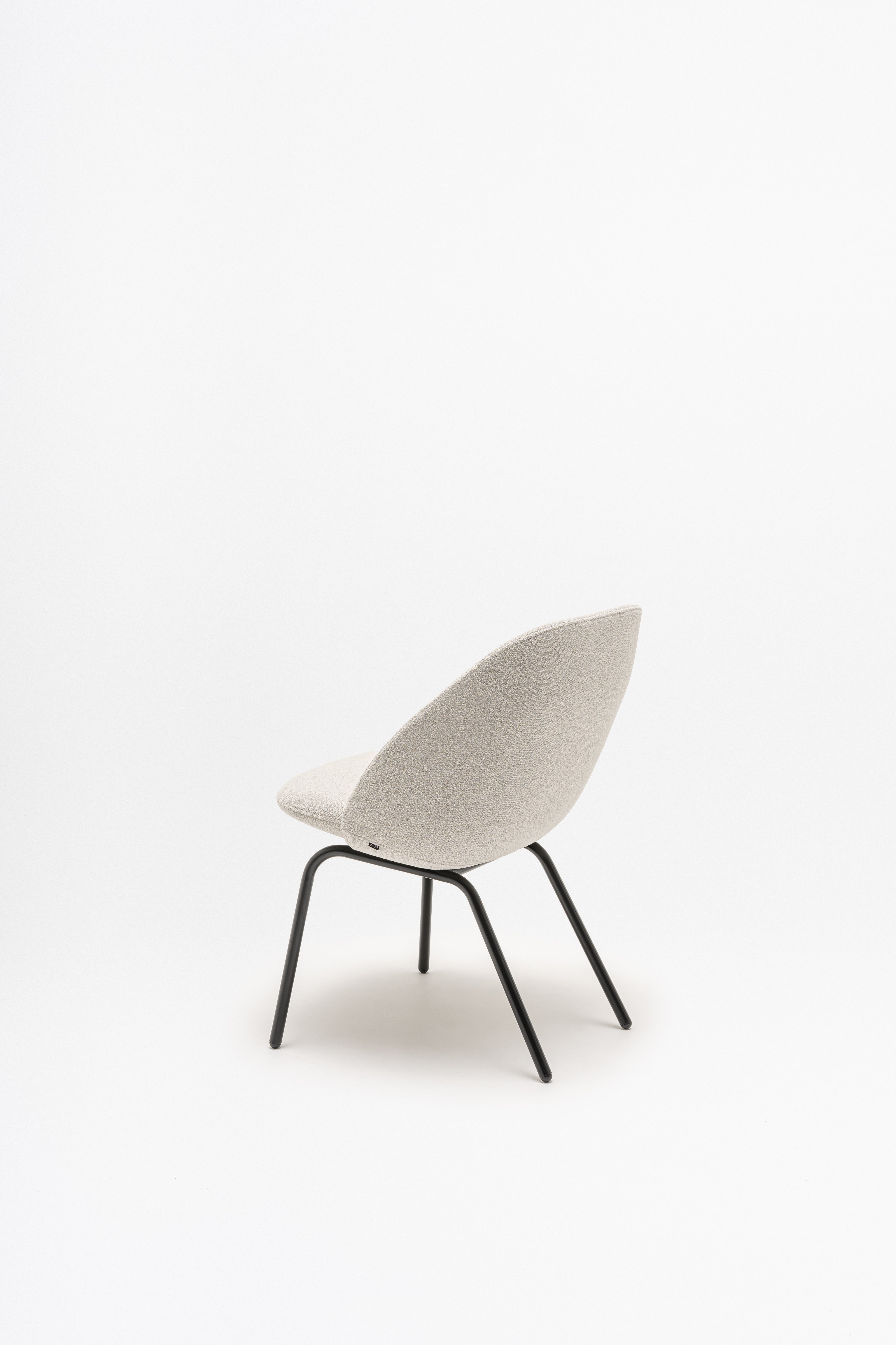 Fauteuil met lage rugleuning PARALEL vierpotige basis