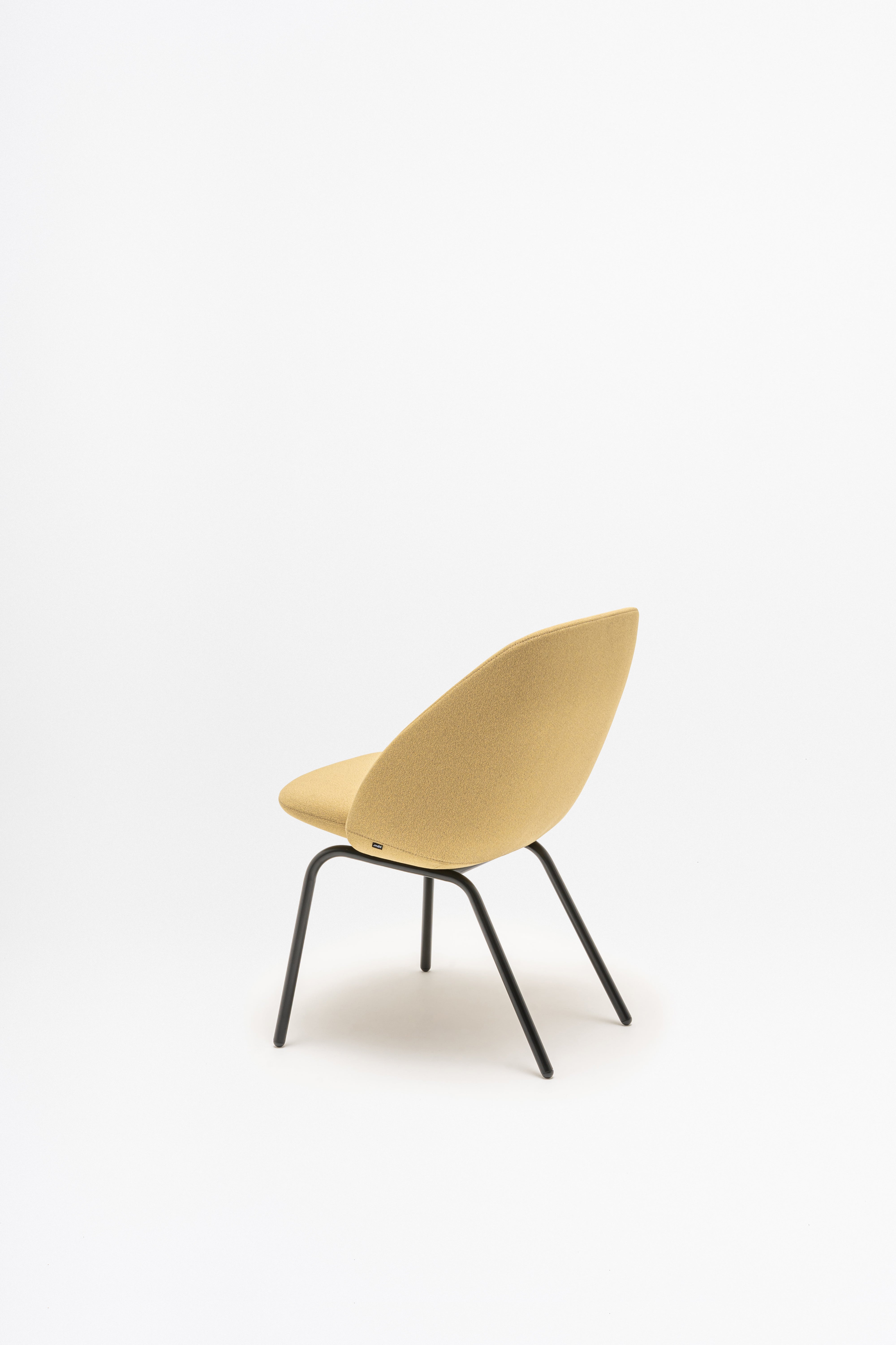 Fauteuil met lage rugleuning PARALEL vierpotige basis