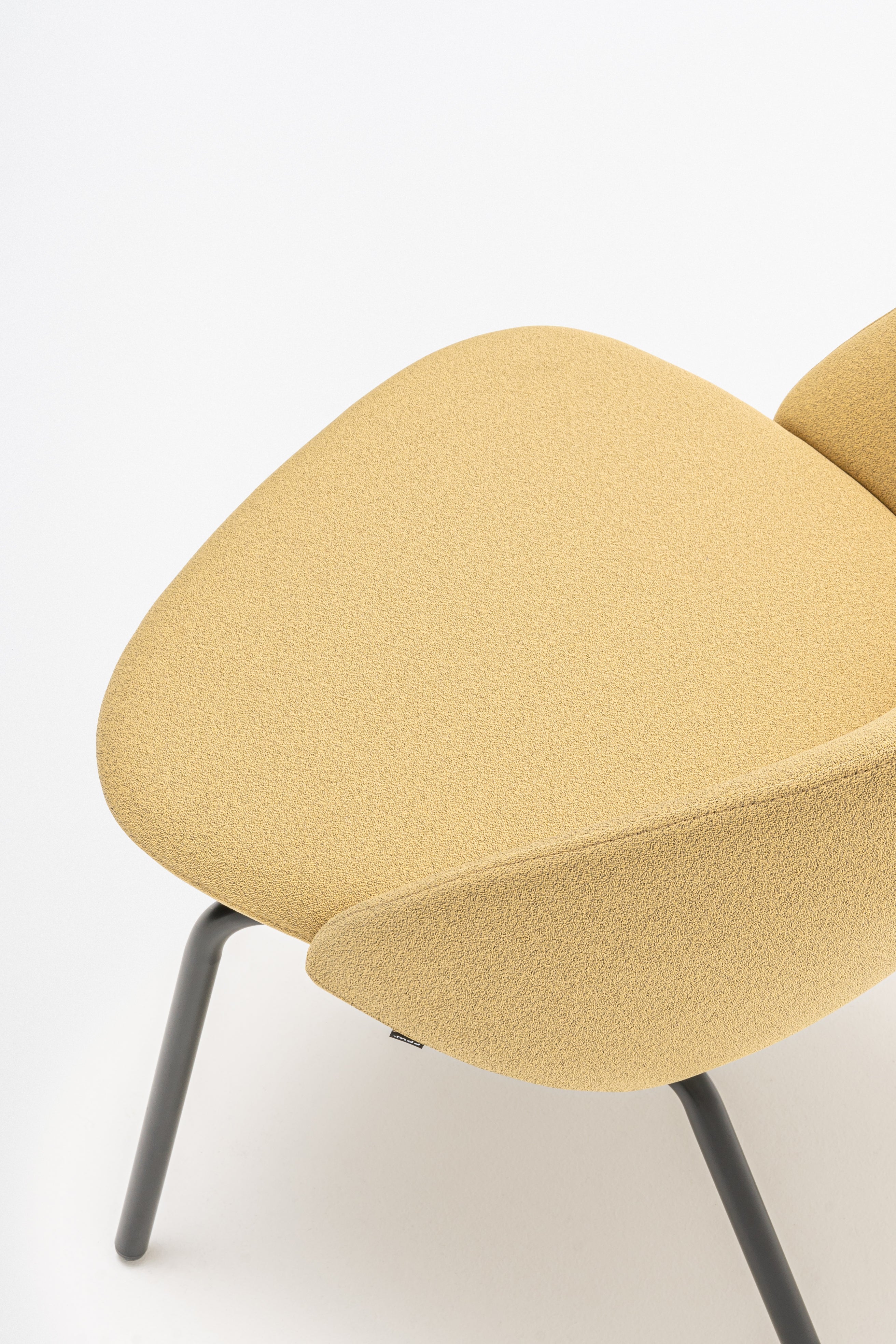 Fauteuil met lage rugleuning PARALEL vierpotige basis