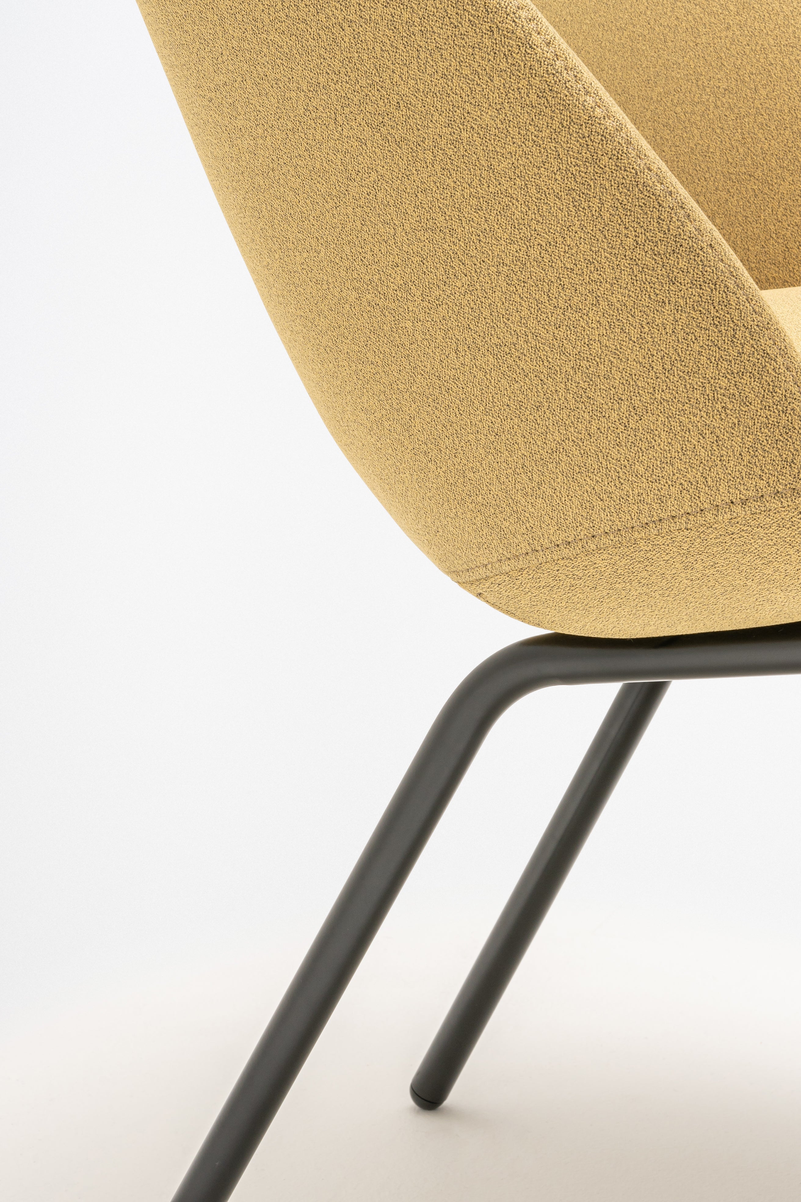 Fauteuil met lage rugleuning PARALEL vierpotige basis