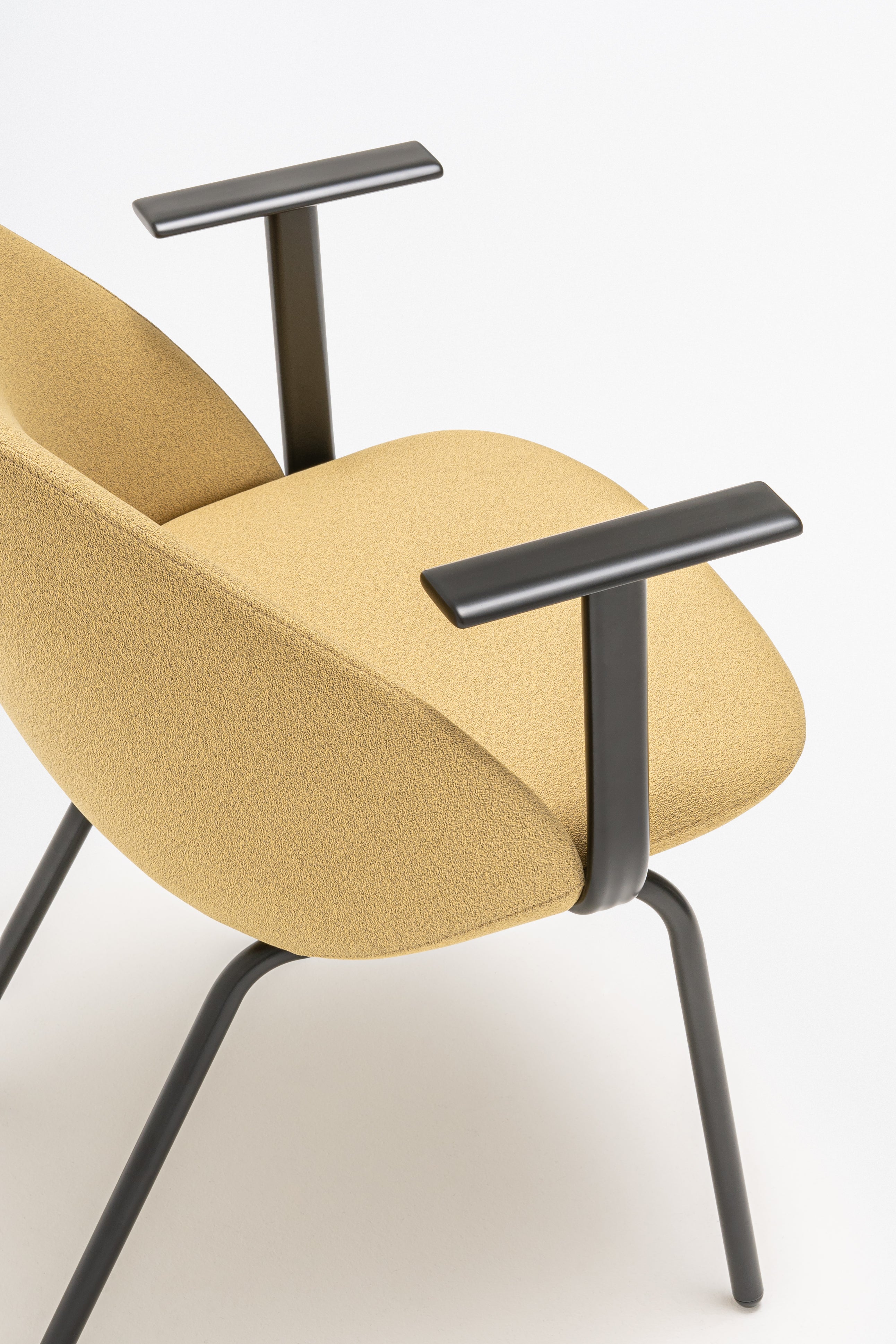 Fauteuil met lage rugleuning PARALEL vierpotige basis