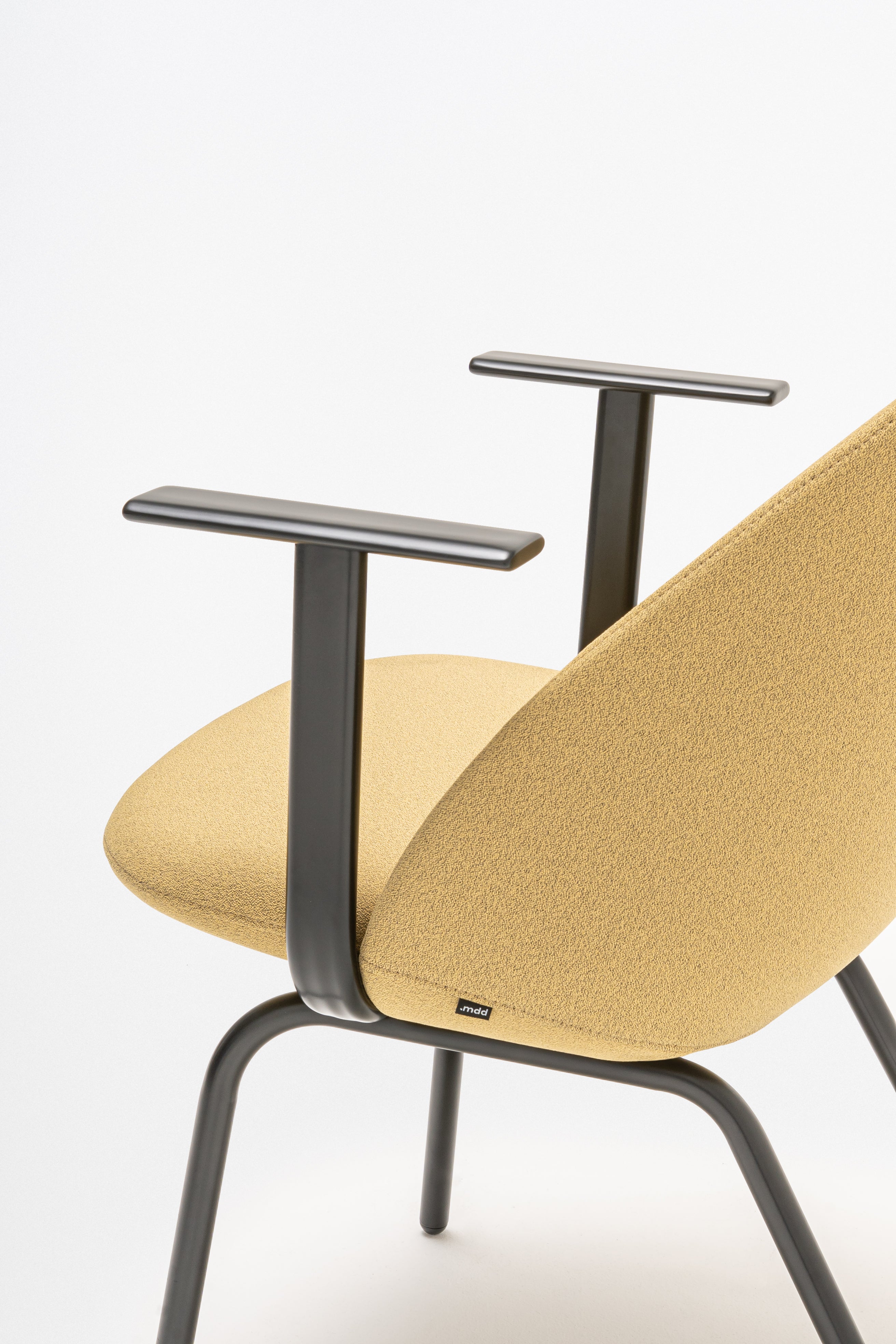 Fauteuil met lage rugleuning PARALEL vierpotige basis