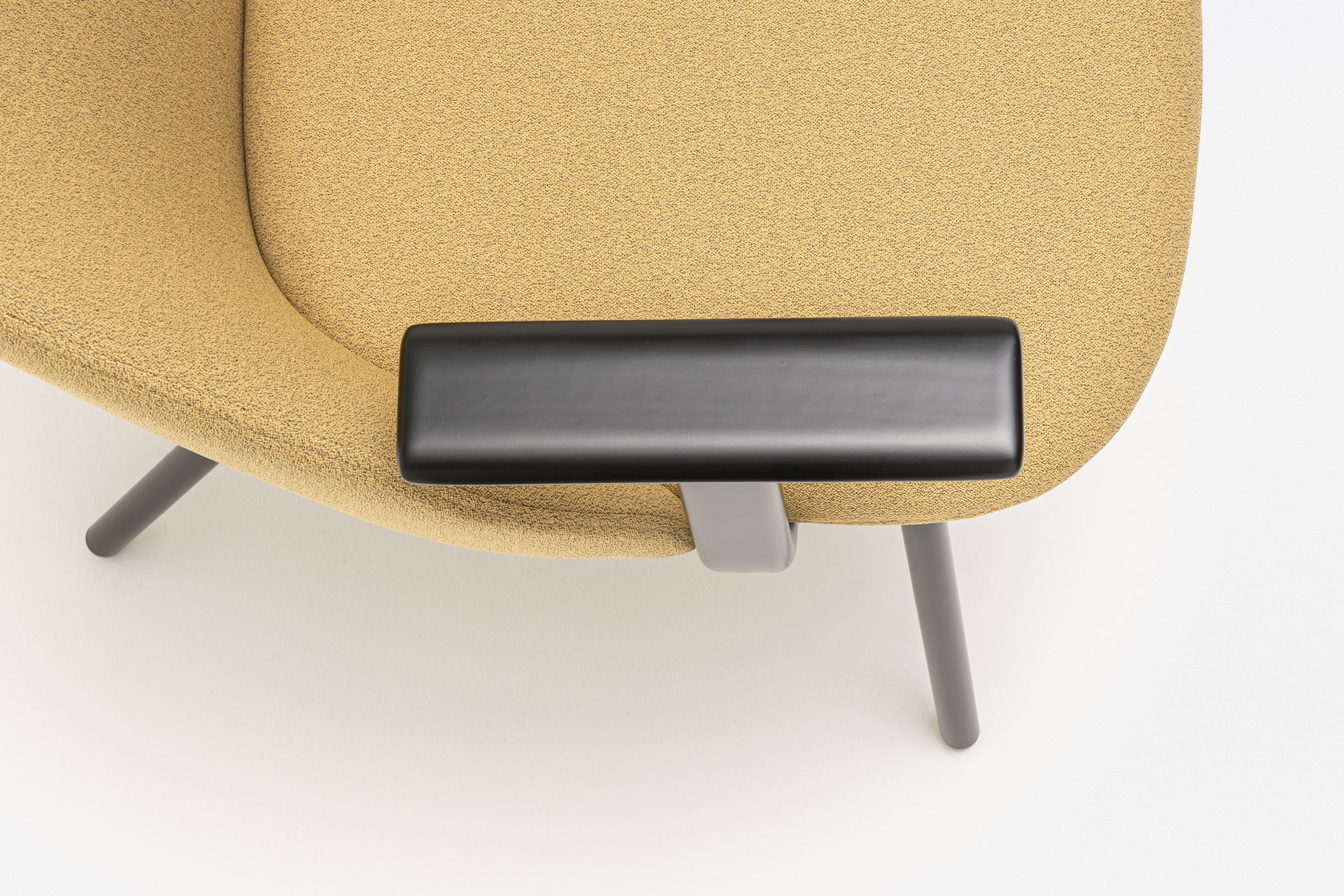 Fauteuil met lage rugleuning PARALEL vierpotige basis