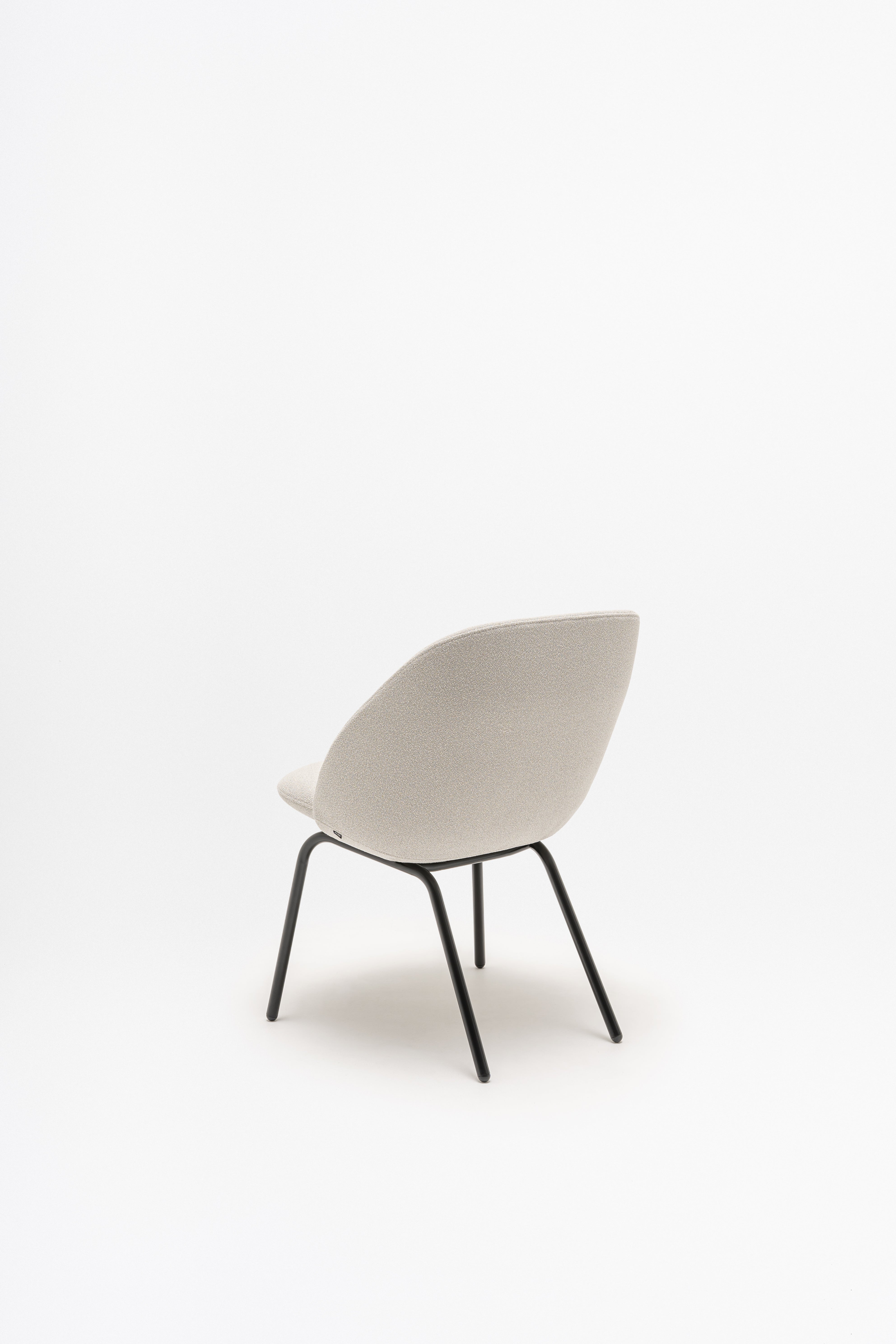 Fauteuil met lage rugleuning PARALEL vierpotige basis