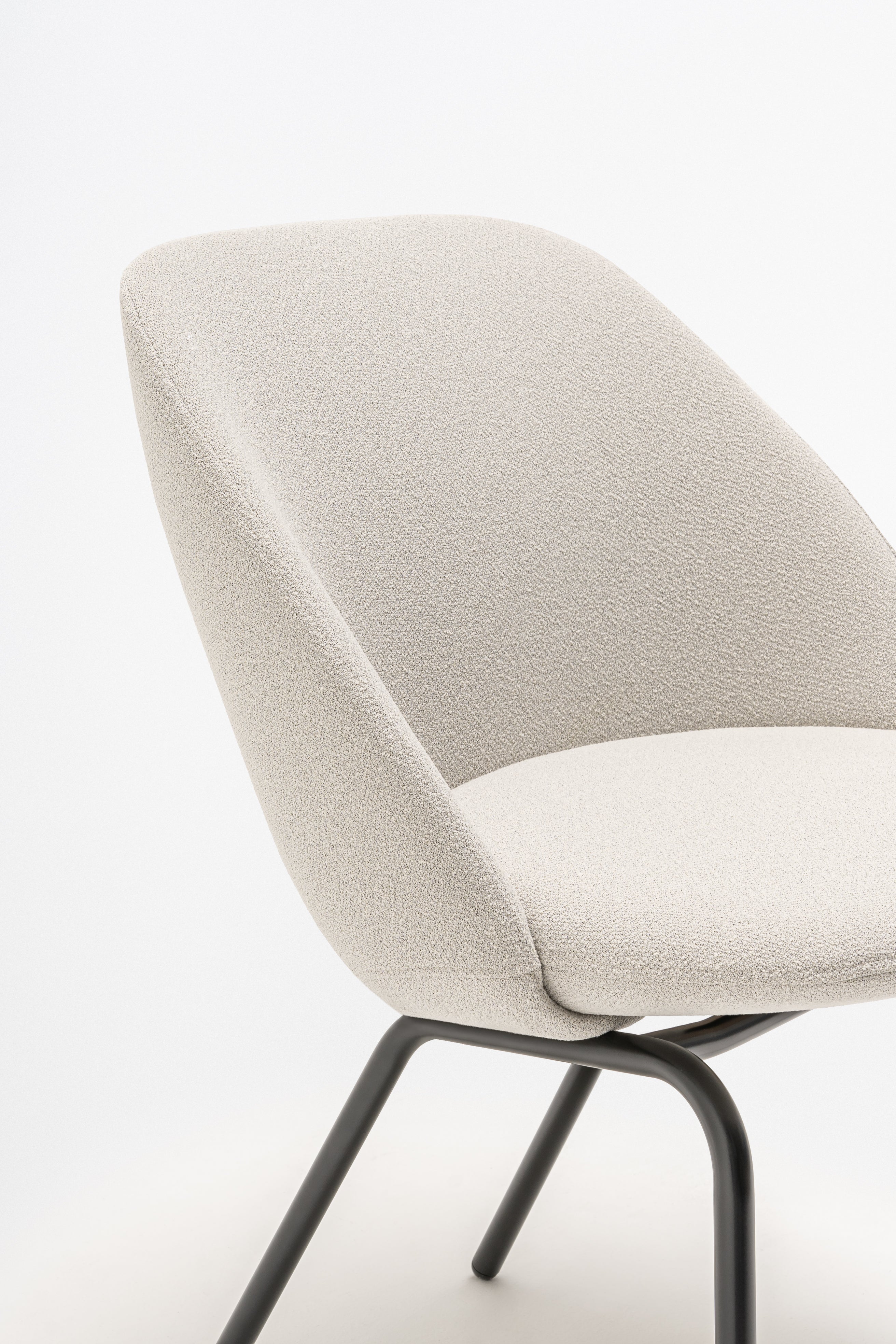 Fauteuil met lage rugleuning PARALEL vierpotige basis