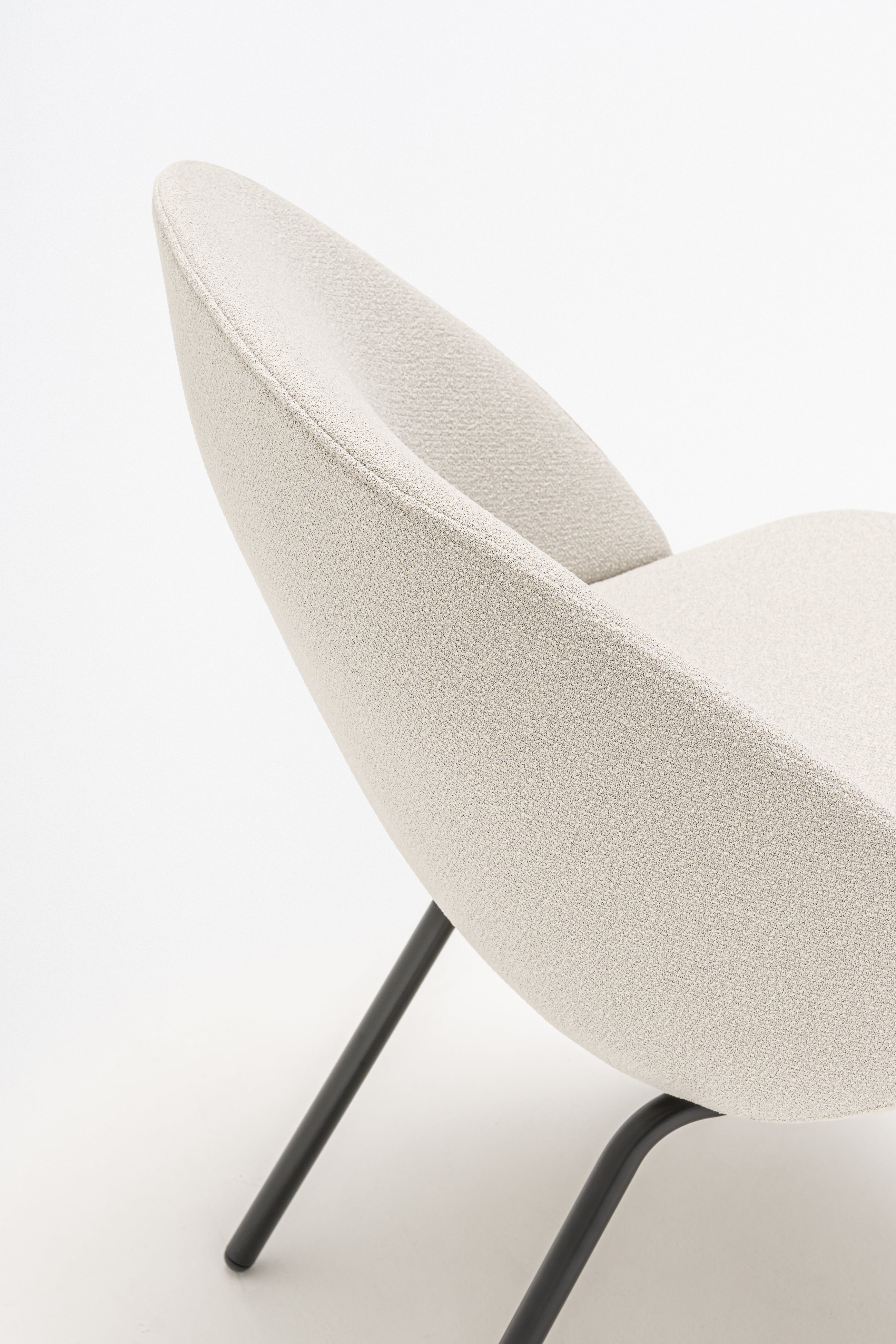 Fauteuil met lage rugleuning PARALEL vierpotige basis