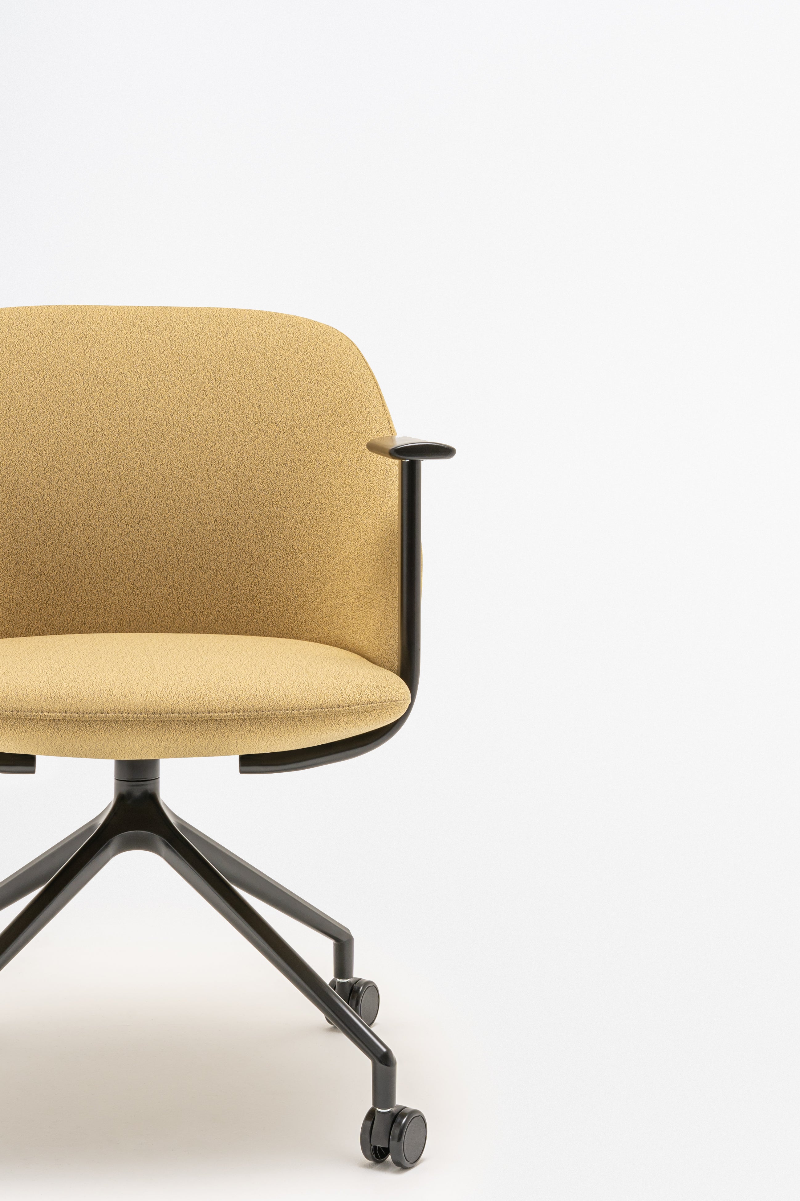 Draaistoel met lage rugleuning PARALEL metalen basis met wielen voor harde oppervlakken