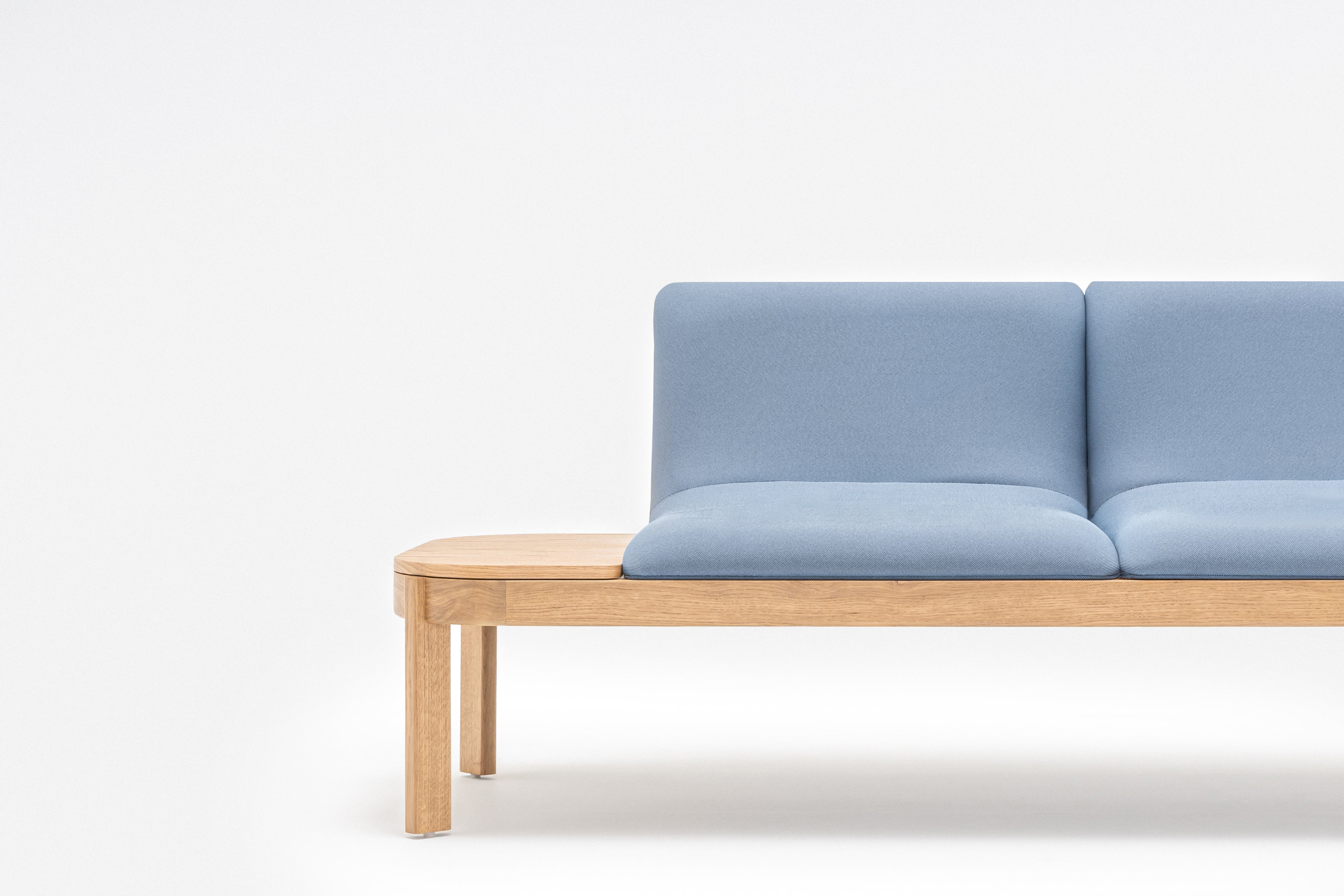 Gestoffeerde bank met rugleuning RAMP houten basis