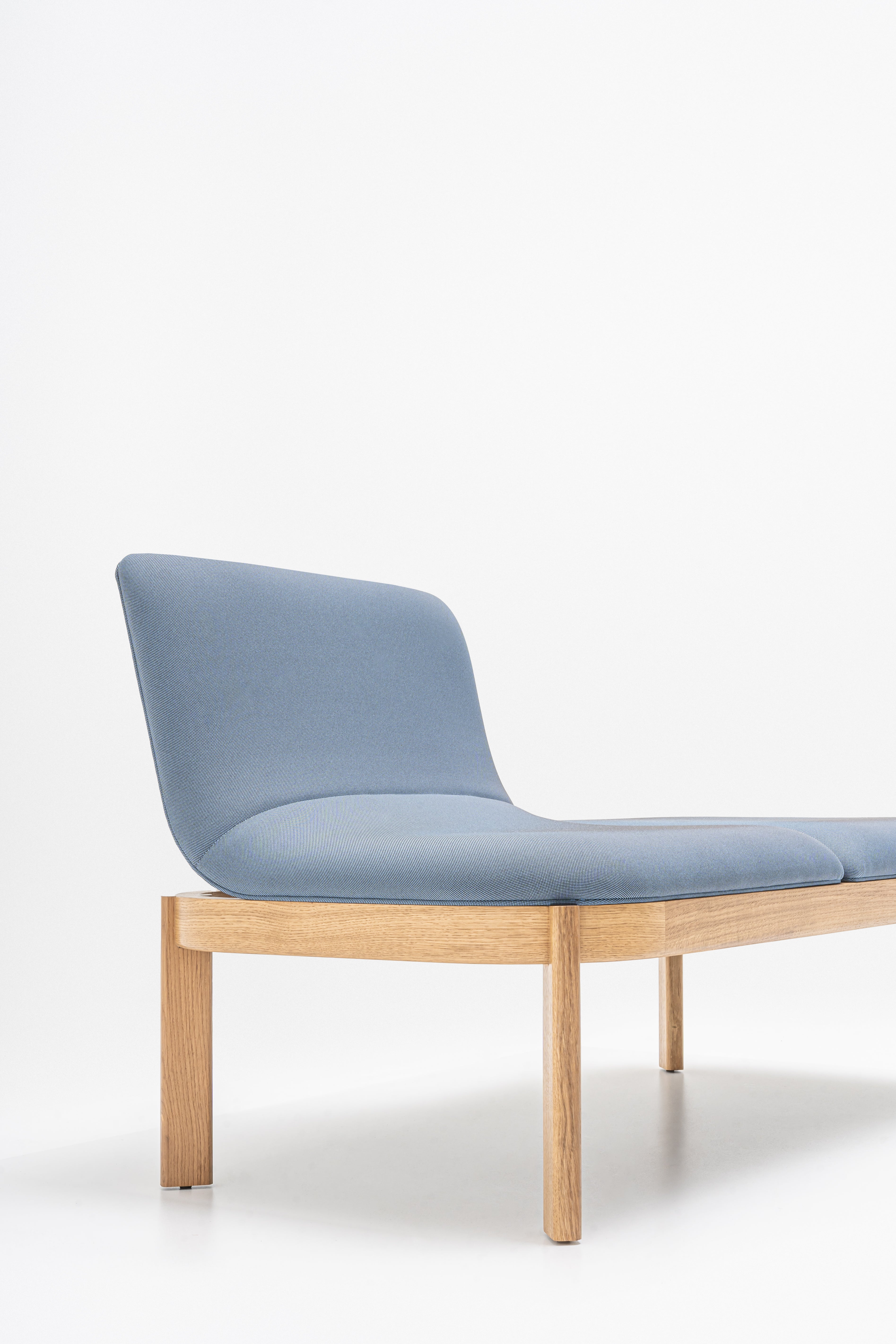 Gestoffeerde bank met rugleuning RAMP houten basis