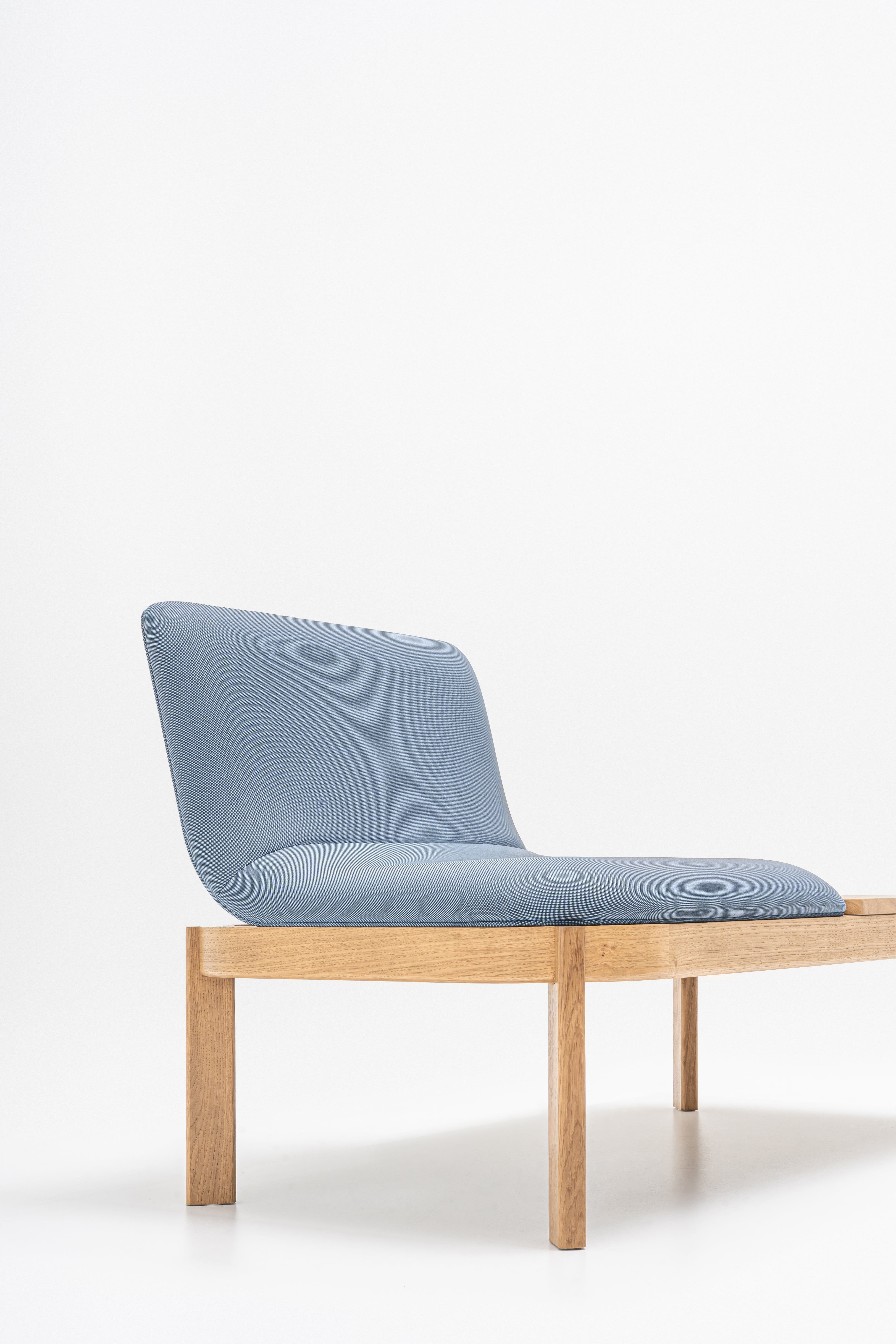 Gestoffeerde bank met rugleuning RAMP houten basis