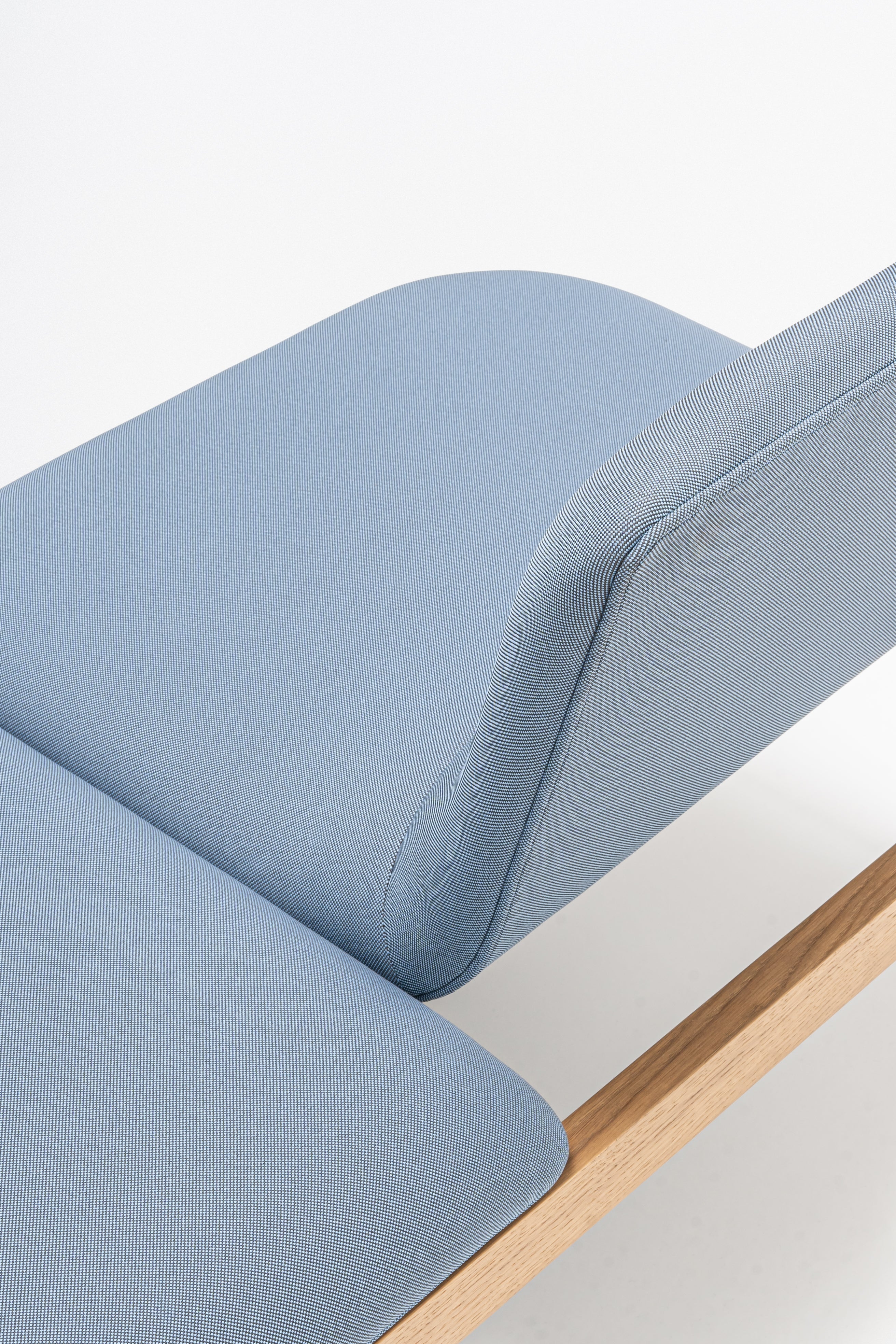 Gestoffeerde bank met rugleuning RAMP houten basis