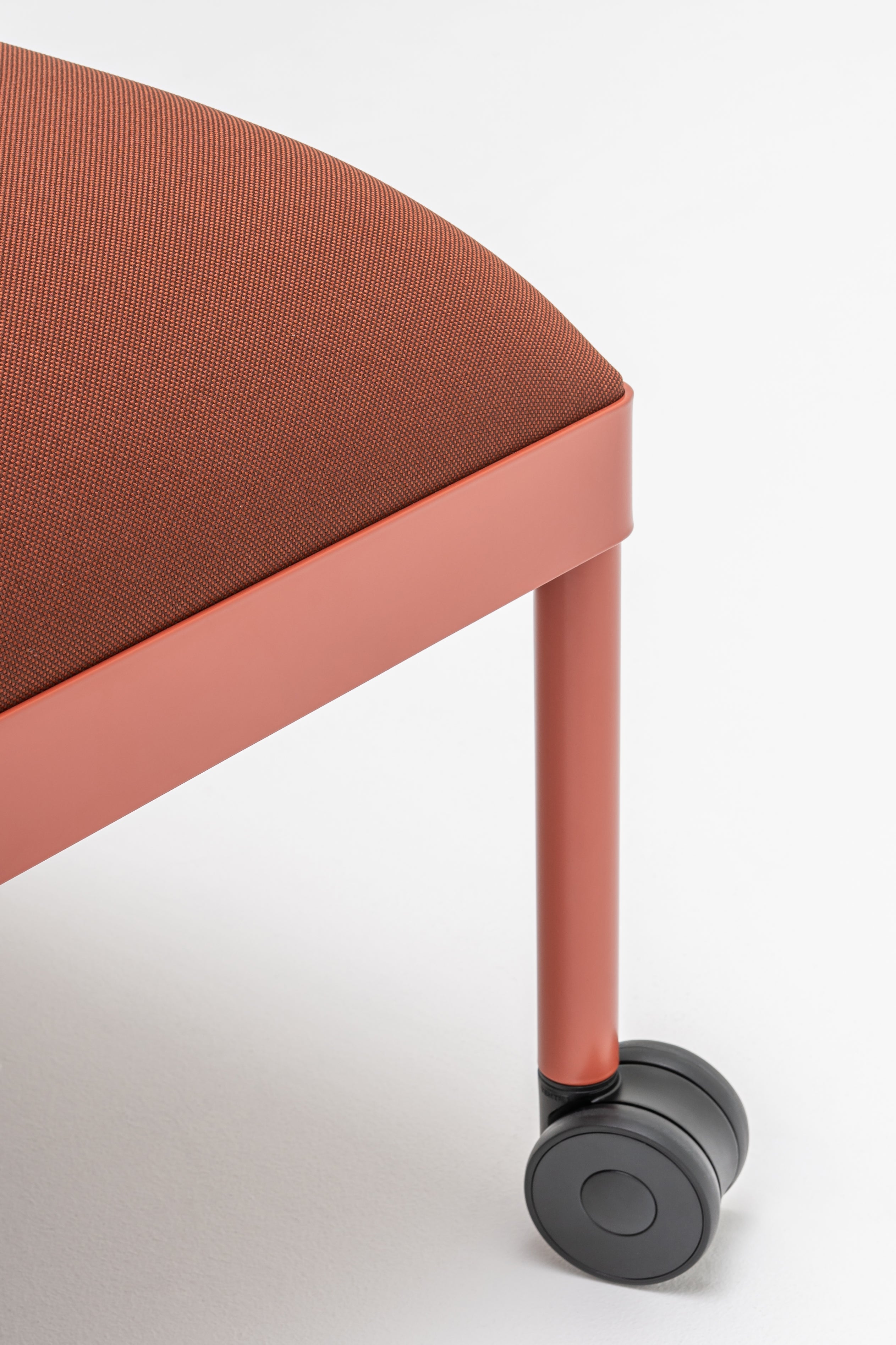 Puf STILT gestoffeerd