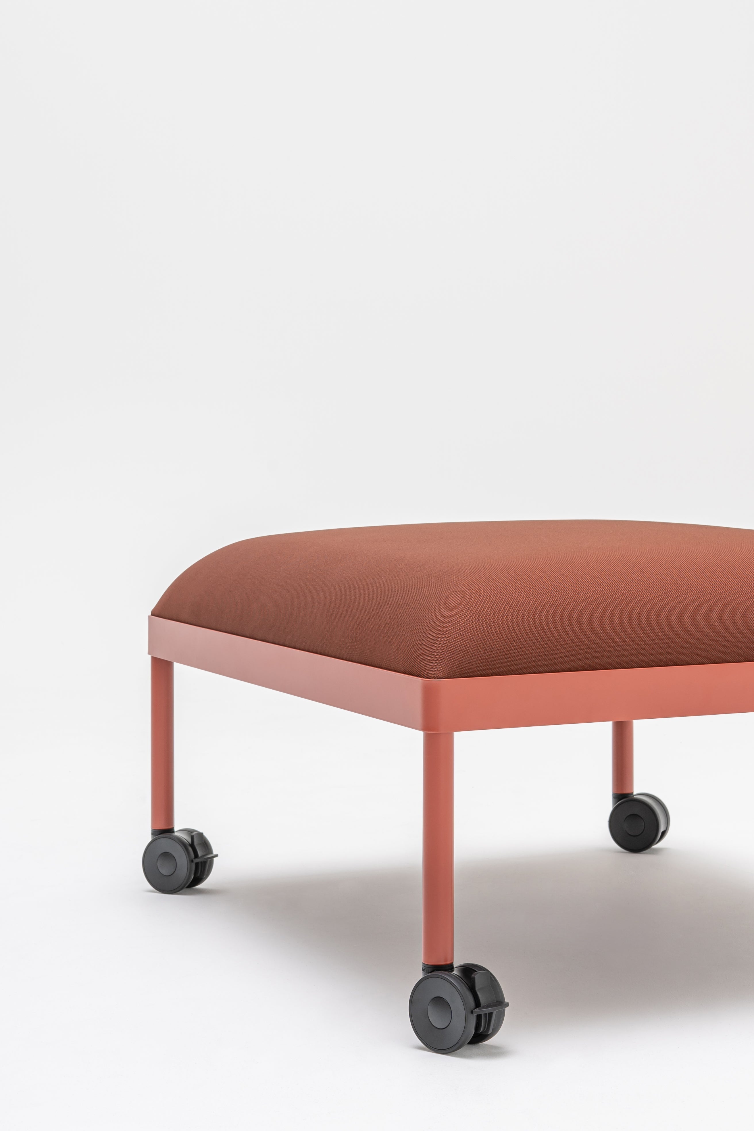 Puf STILT gestoffeerd