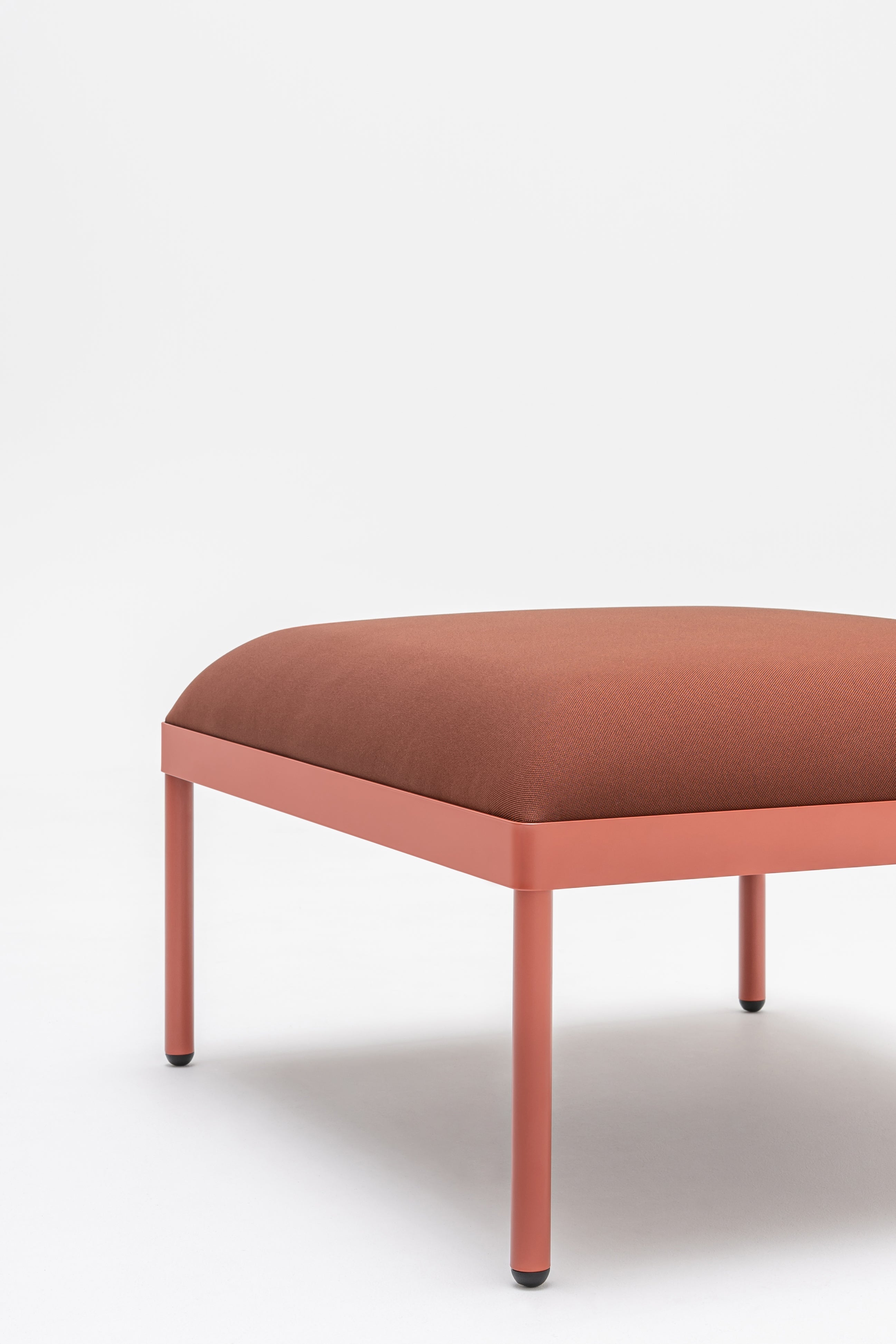 Puf STILT gestoffeerd