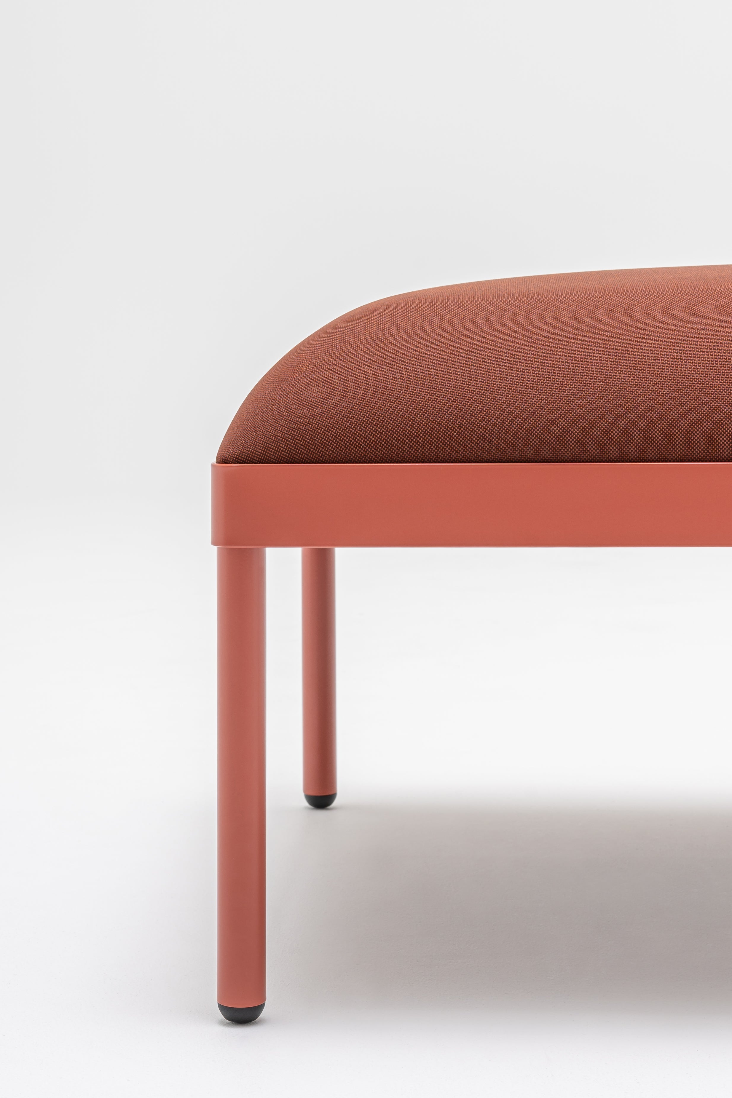 Puf STILT gestoffeerd