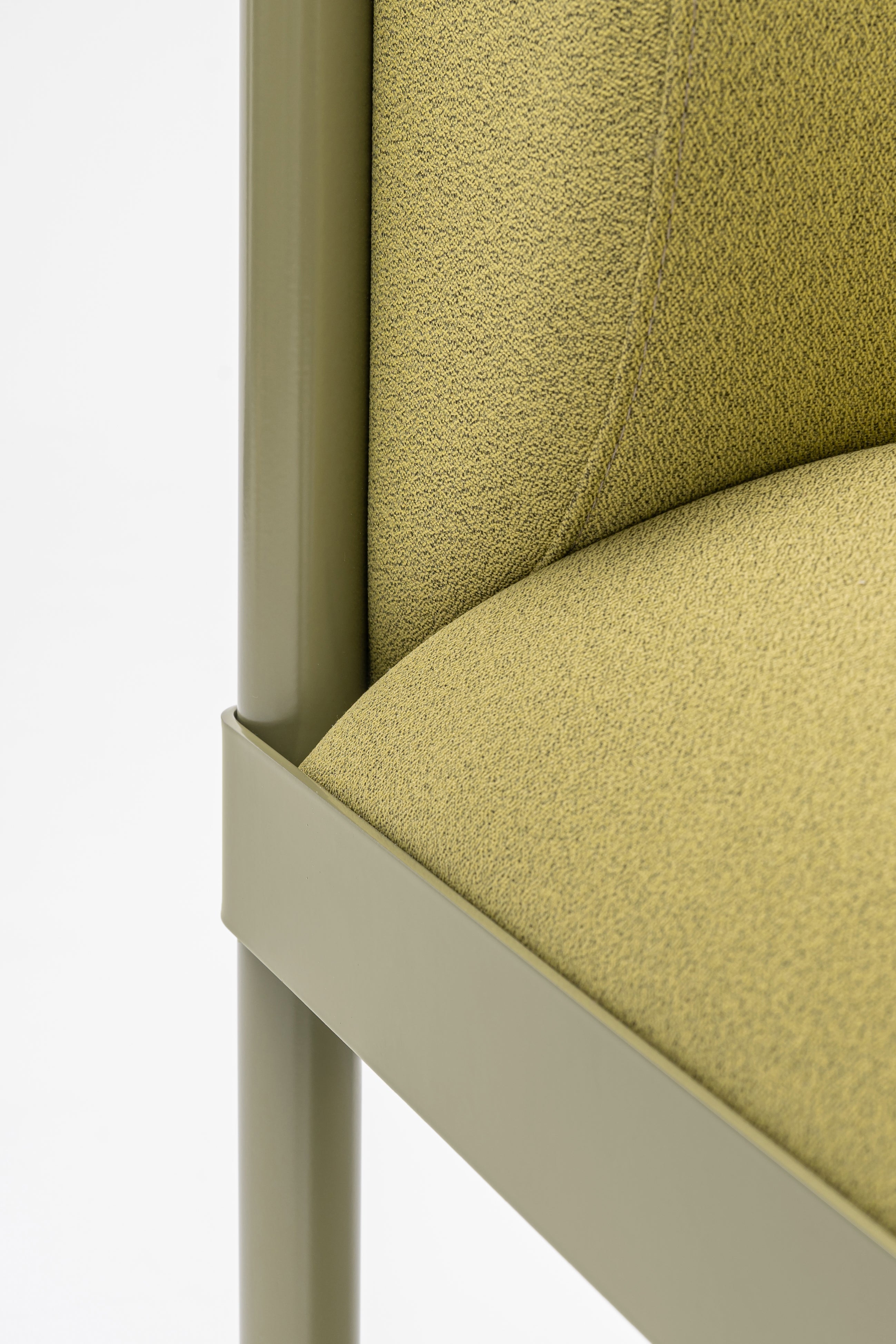 Sofa 2-zits laag STILT gestoffeerd