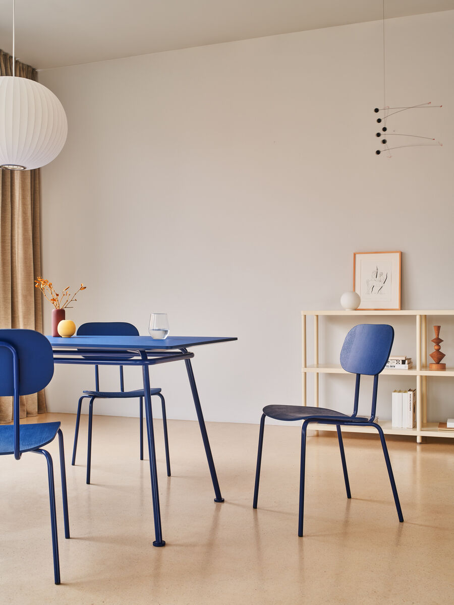 Stół kwadratowy NEW SCHOOL metalowa podstawa – .mdd