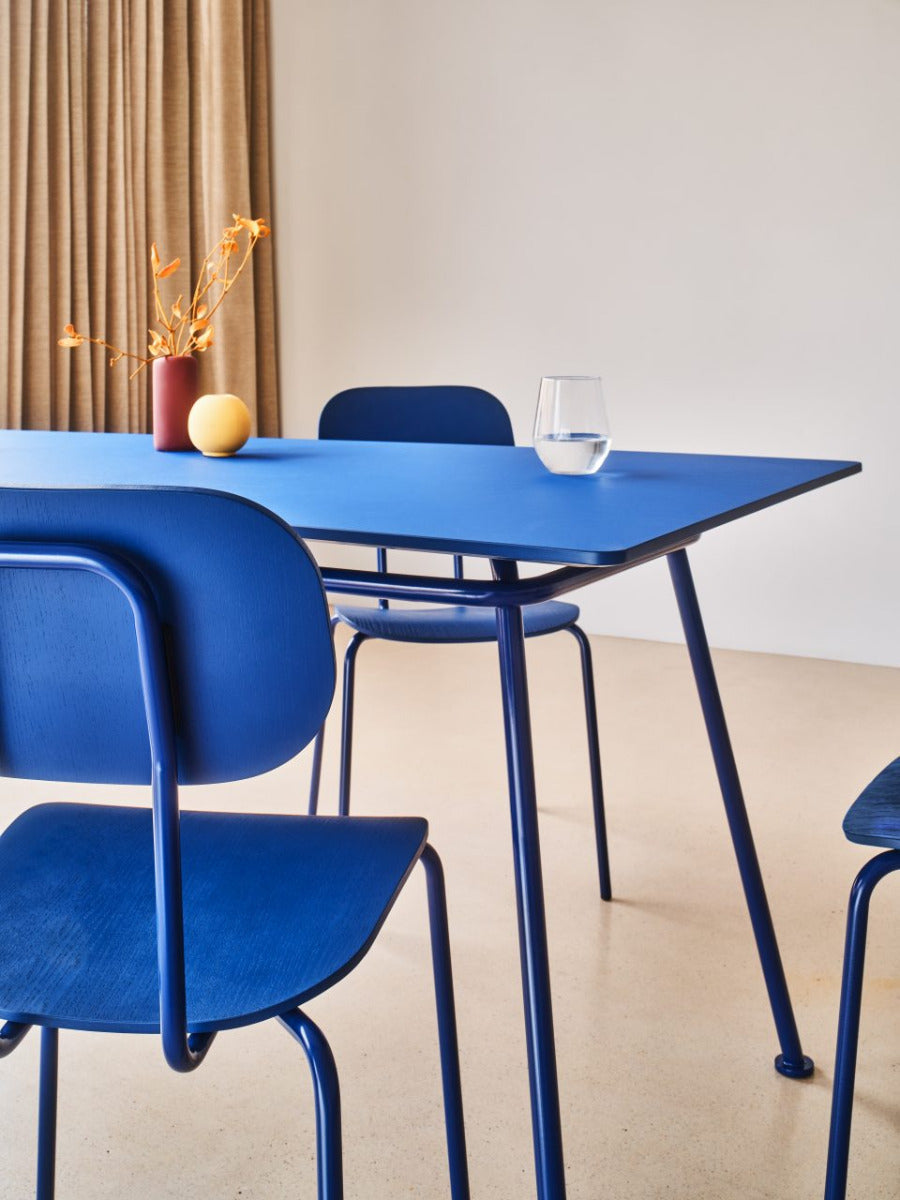 Neuer Schulstuhl gelbe Basis