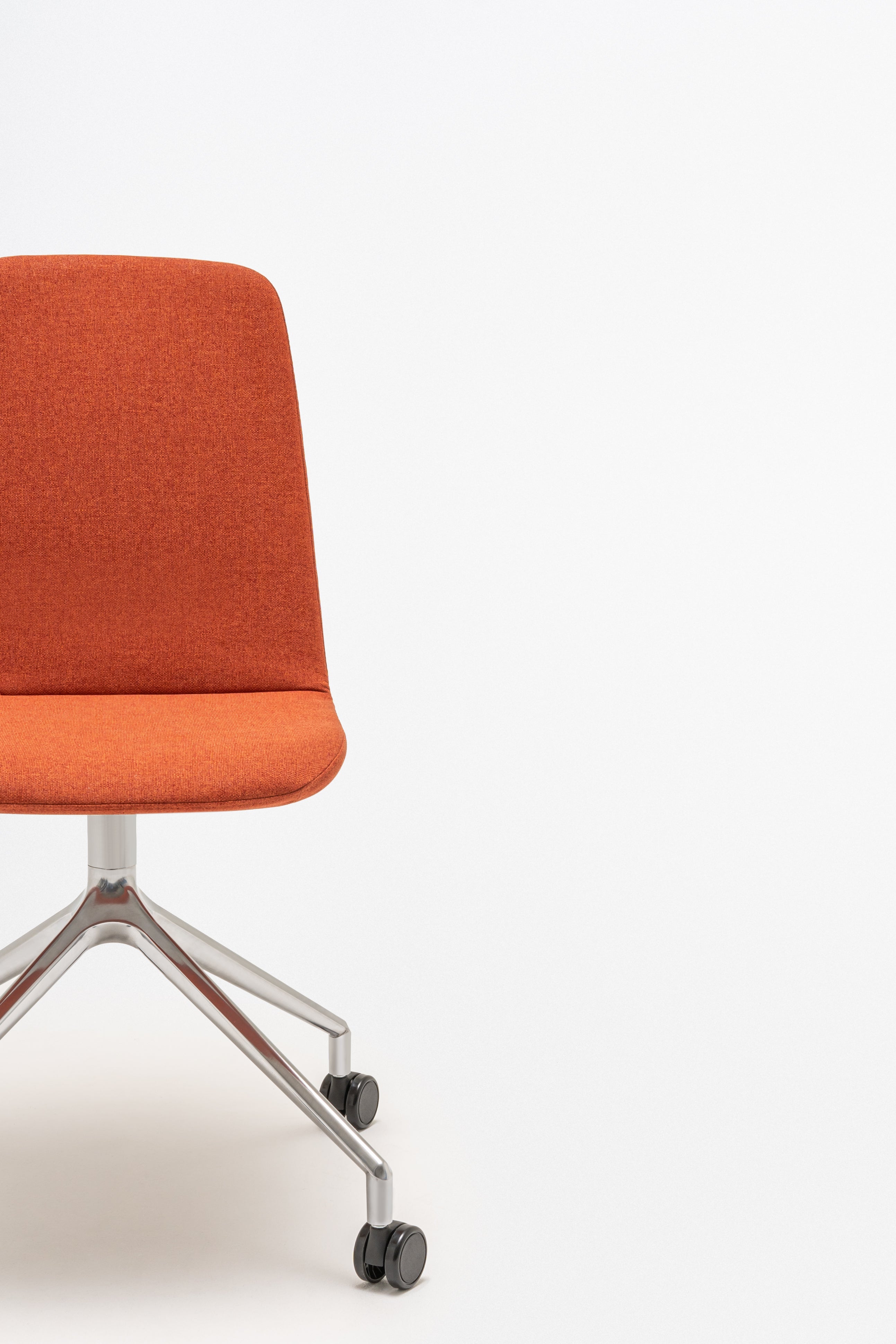 Ulti swivel aluminum chair polished