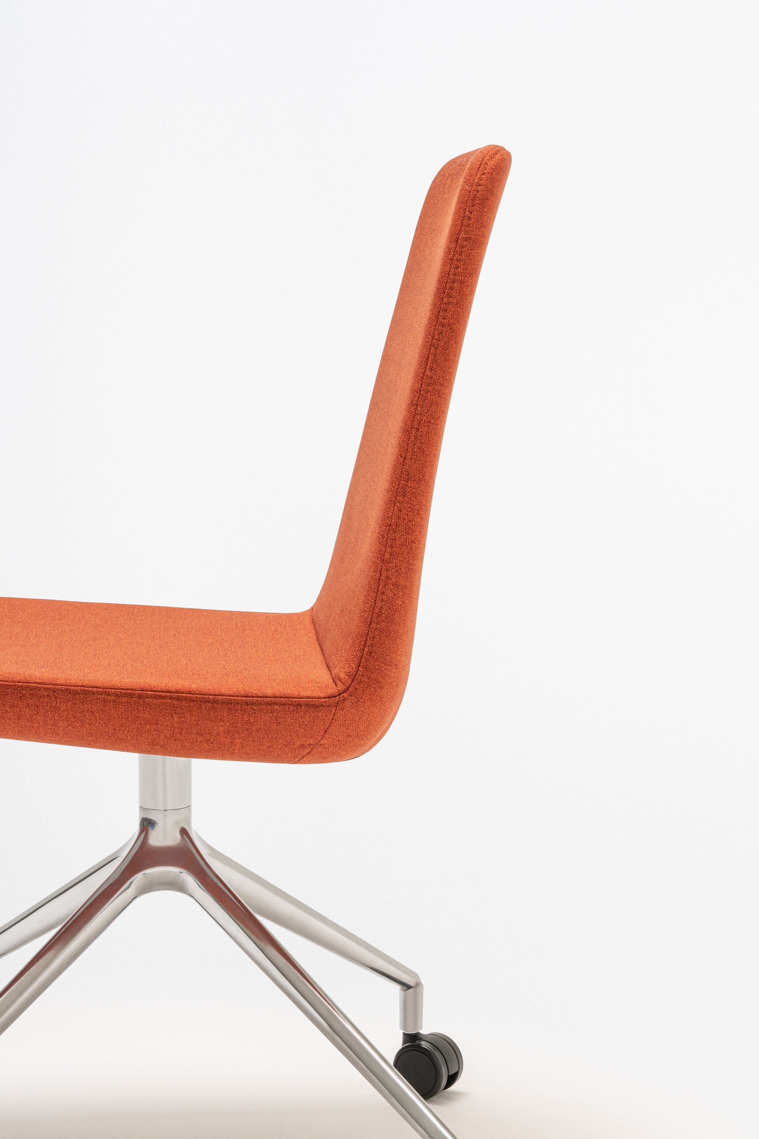 Ulti swivel aluminum chair polished