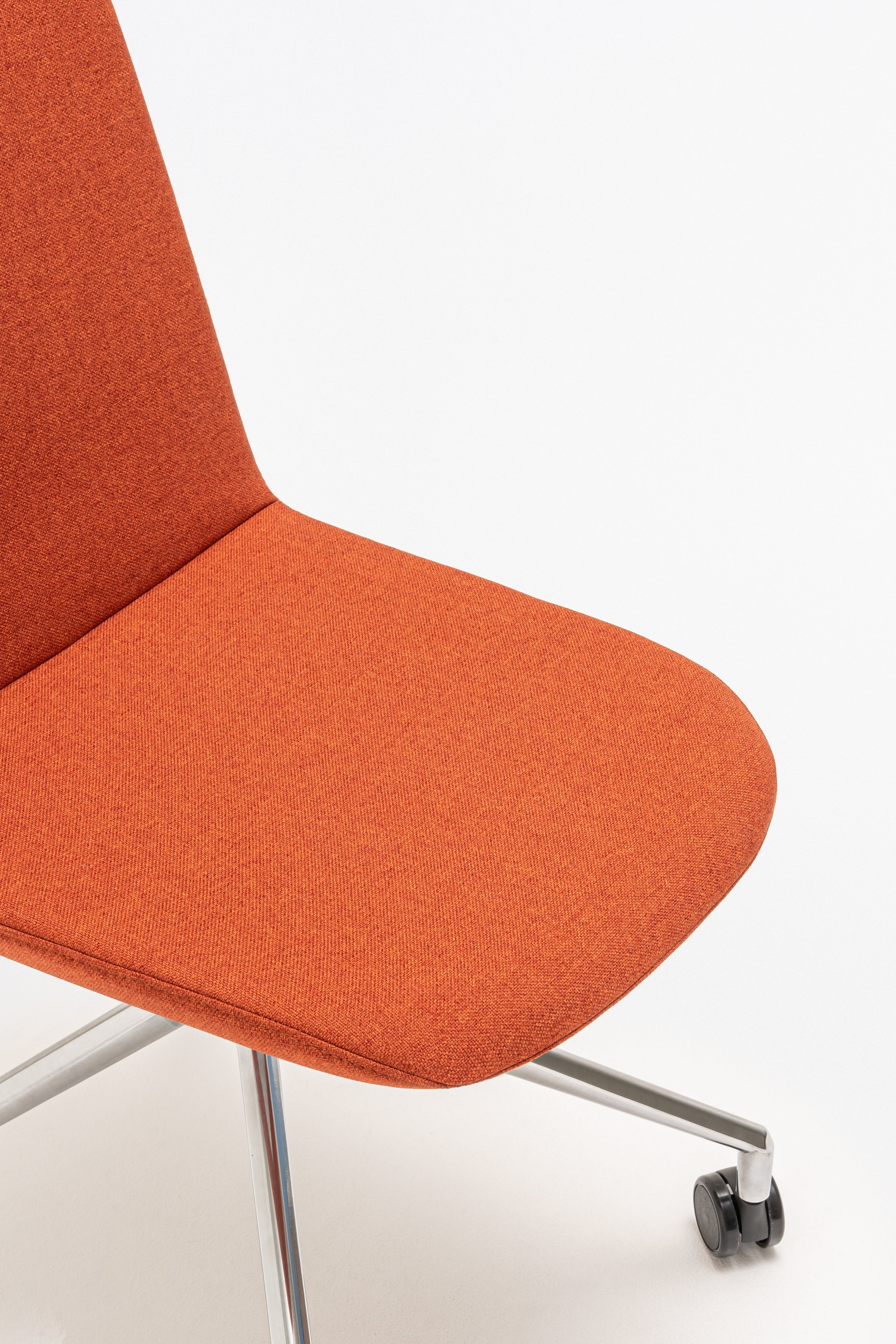 Ulti swivel aluminum chair polished