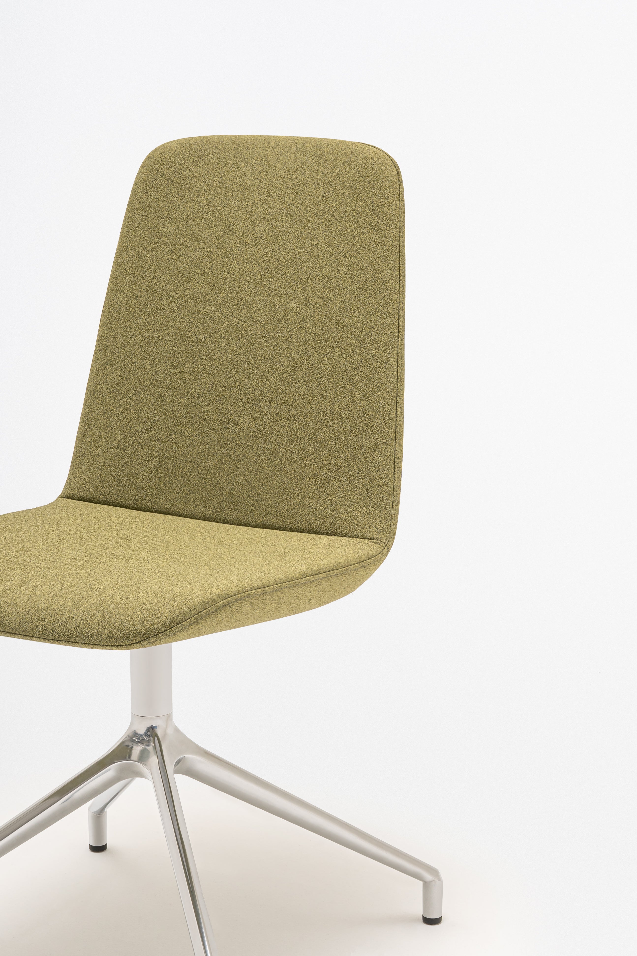 Ulti swivel aluminum chair polished