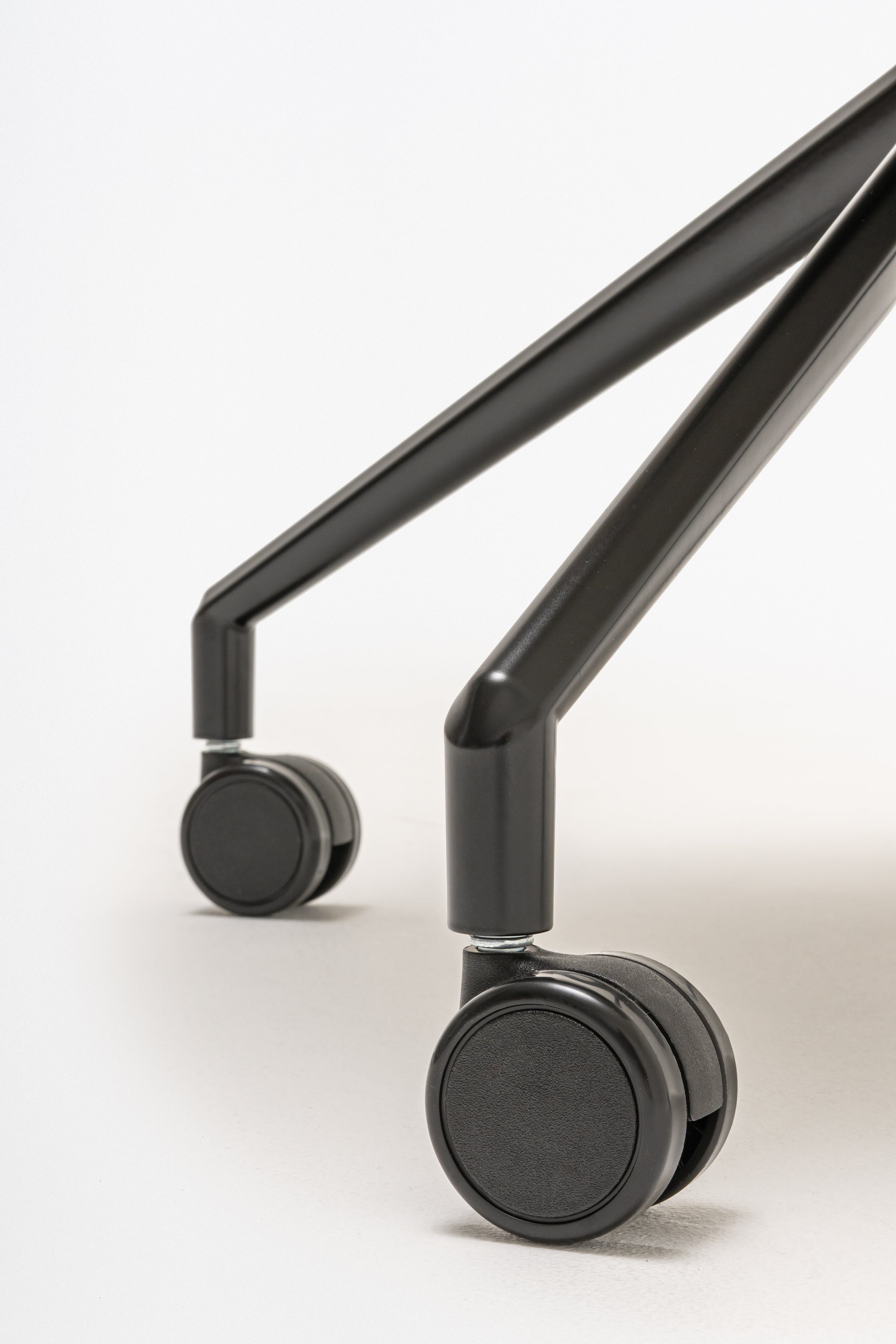 Bureau stoel ULTRA met kruisvoet en wielen voor harde oppervlakken