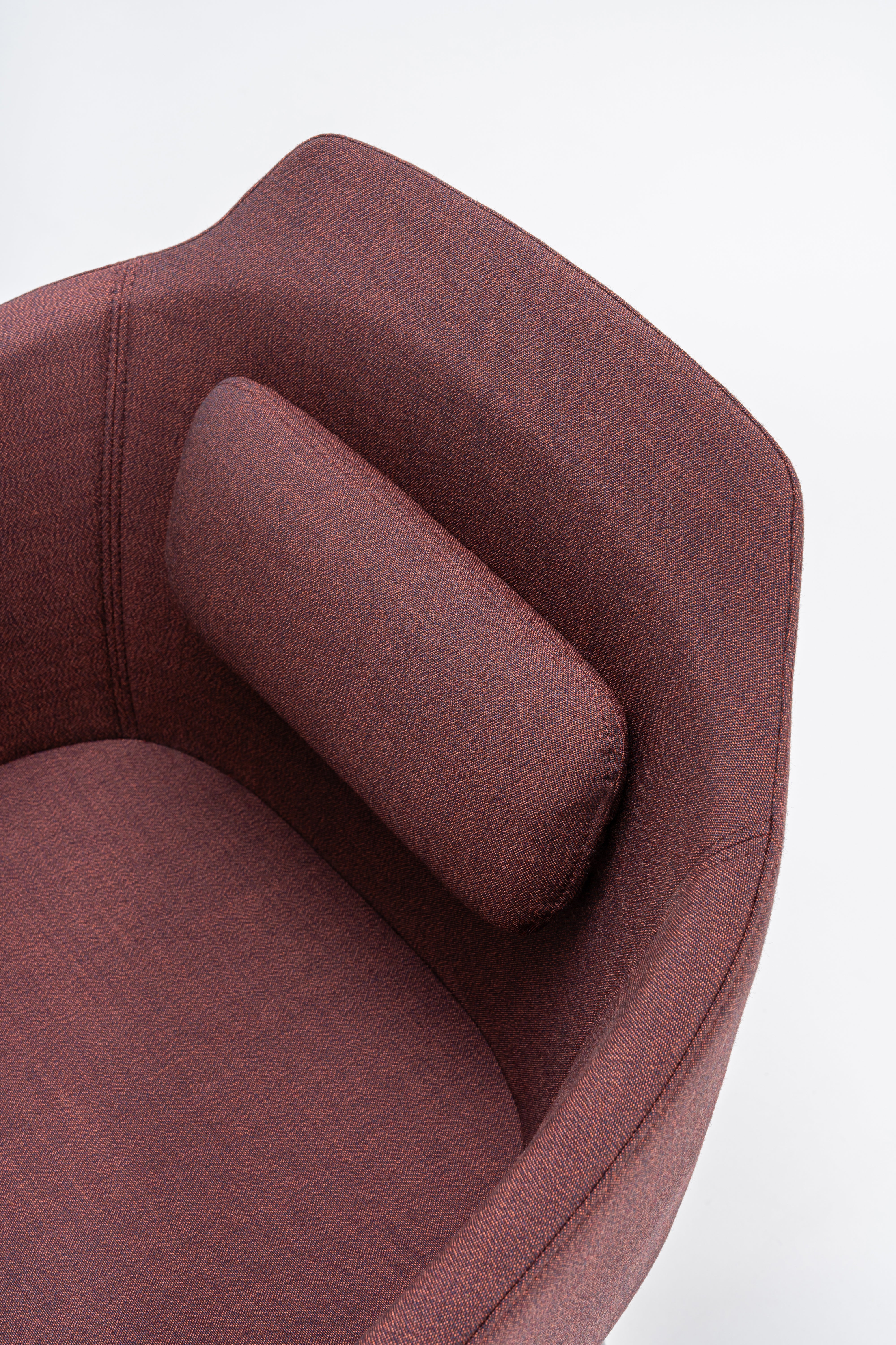 Ultra chair base of the skid with footer to the soft surface