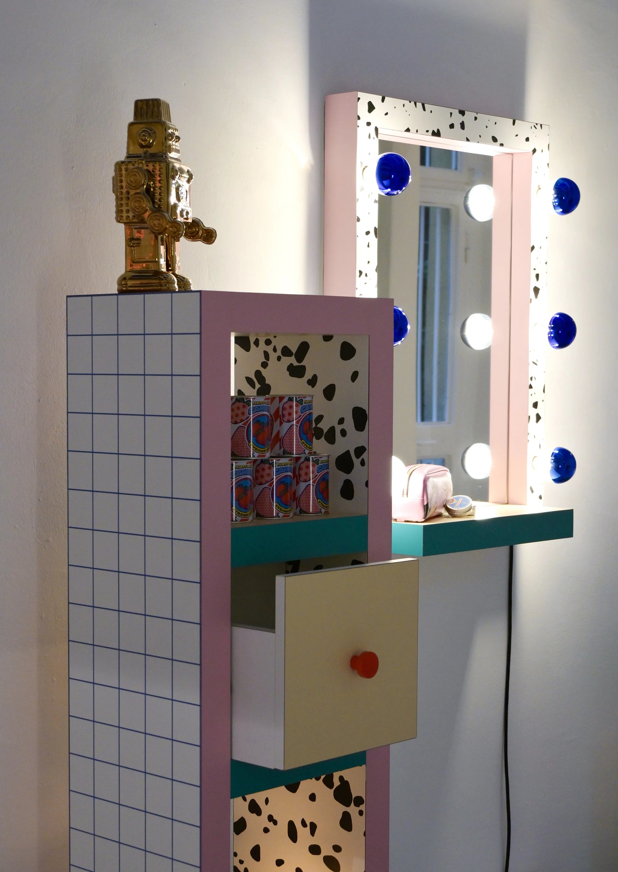 Lustro SUPERMIRROR TERRAZZO wit met roze en turkoois