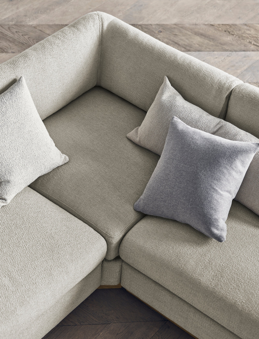 A corner with a left -hand sepia chaise -sided chaise base with a dark base