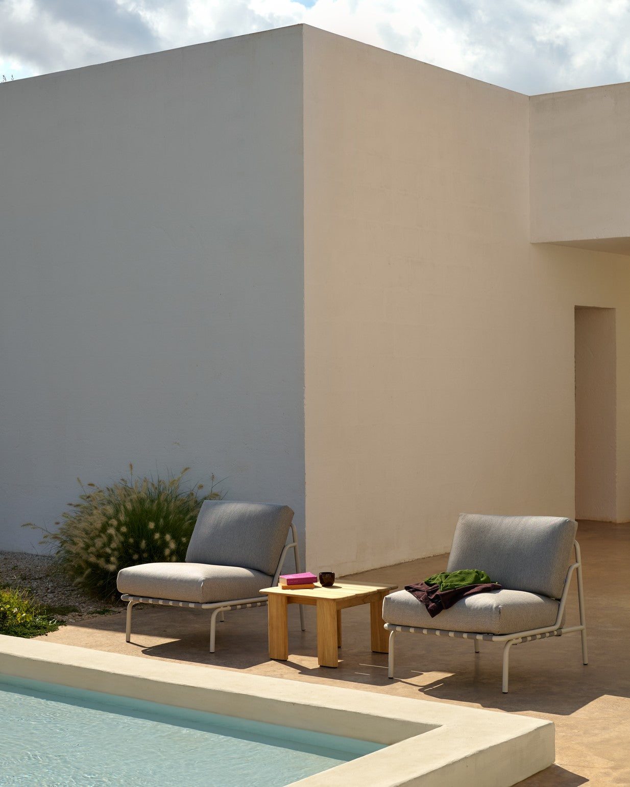 SETTLE Outdoor Armchair Gray with Green Base
