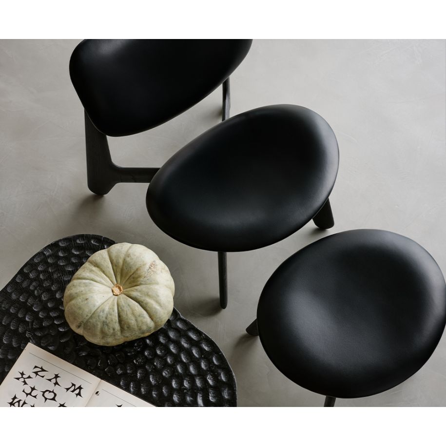 Fotel SLAB zwarte leer met zwarte eiken basis