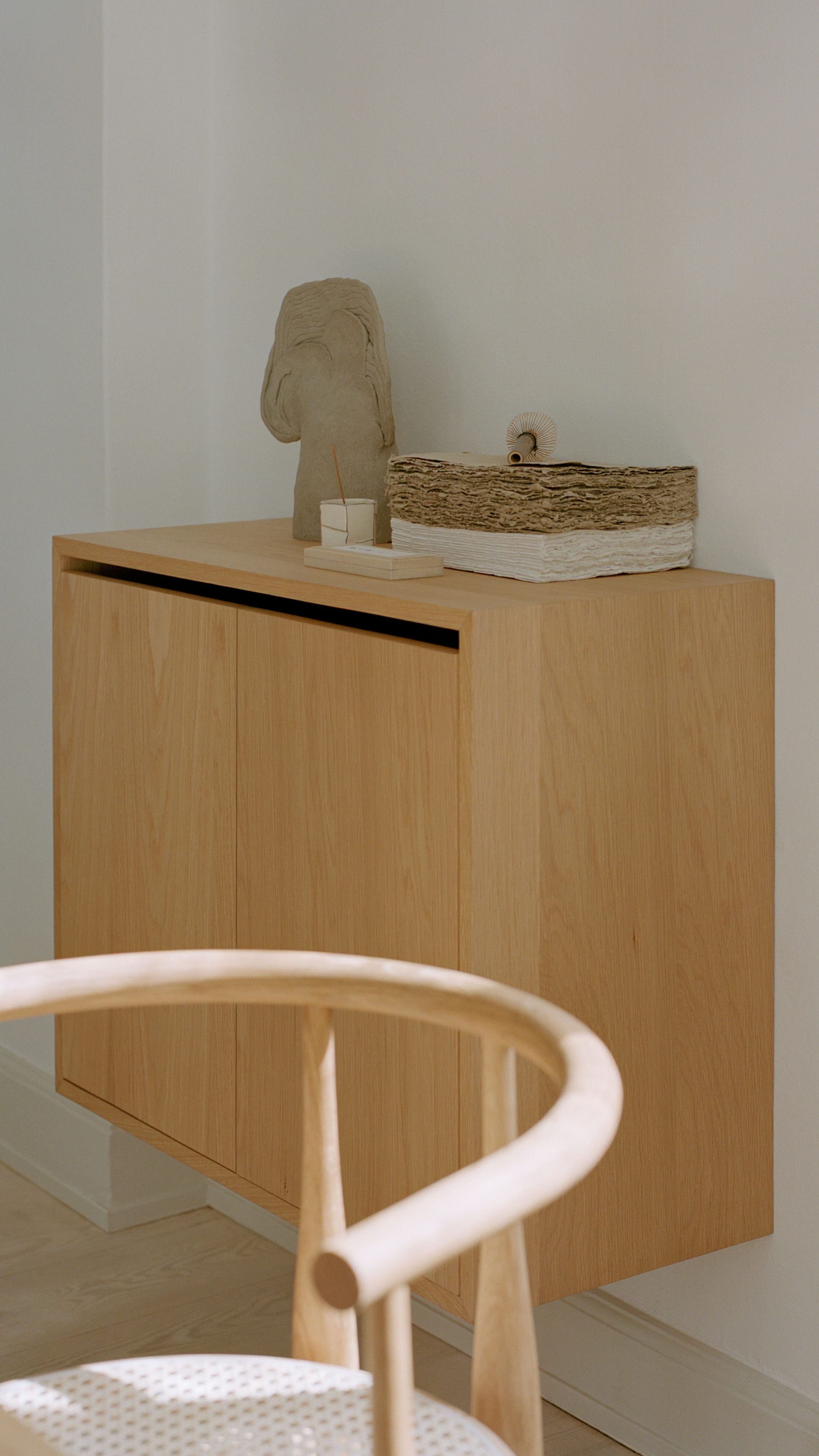 Wandkast met deurtjes NEW WORKS wit