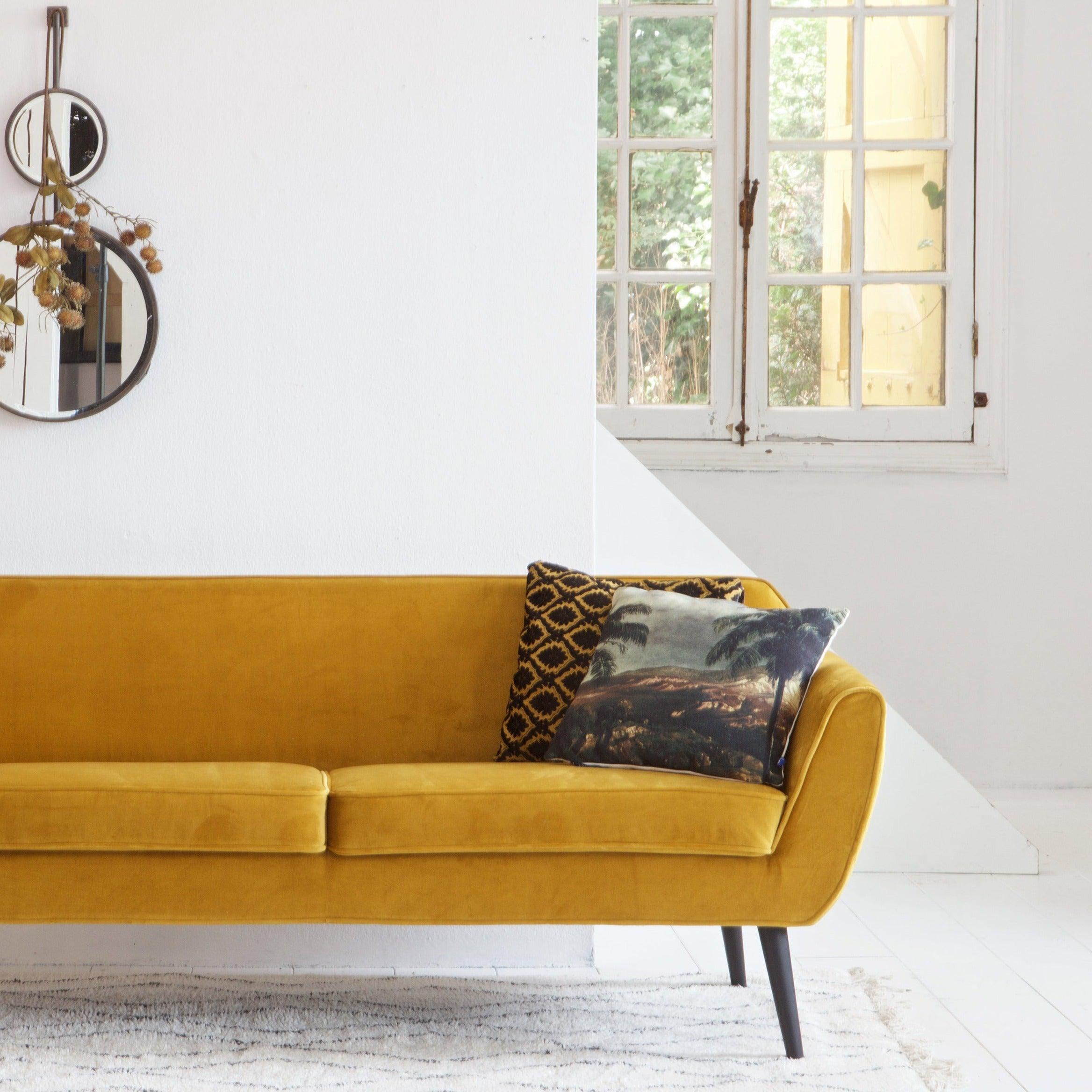 Sofa aksamitna 2,5-osobowa ROCCO musztardowy Woood Eye on Design