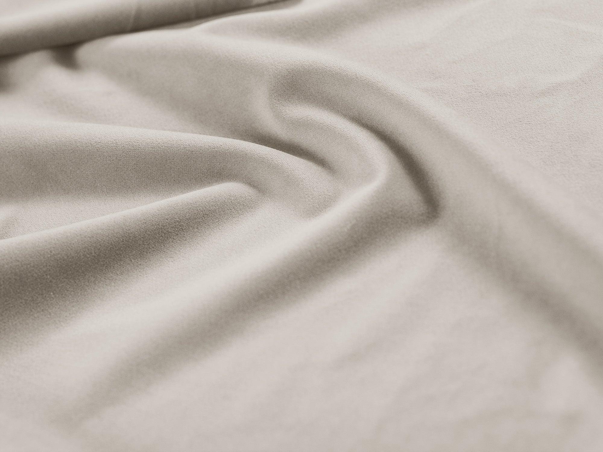 Sofa aksamitna 5-osobowa prawostronna SKYLER beżowy Interieurs 86 Eye on Design