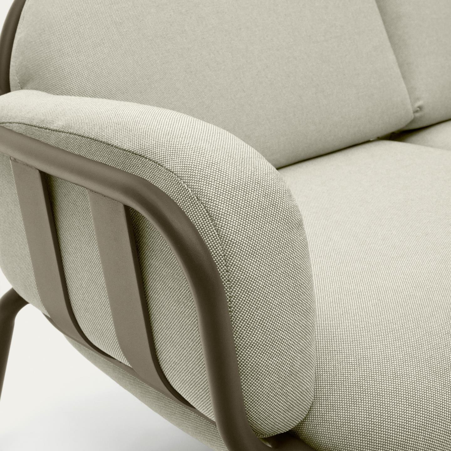 Sofa ogrodowa 2-osobowa JONCOLS beżowy z oliwkową podstawą La Forma Eye on Design