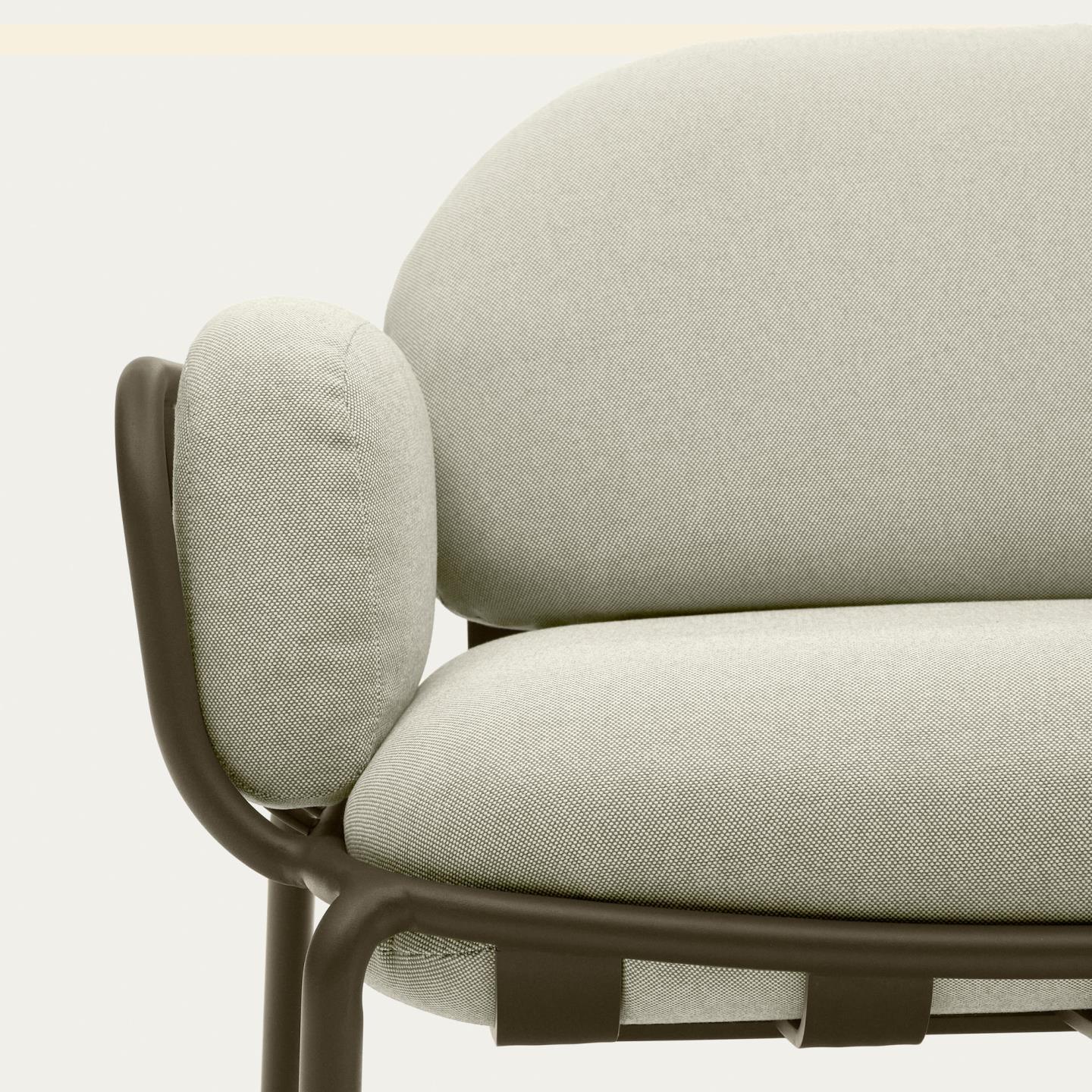 Sofa ogrodowa 2-osobowa JONCOLS beżowy z oliwkową podstawą La Forma Eye on Design