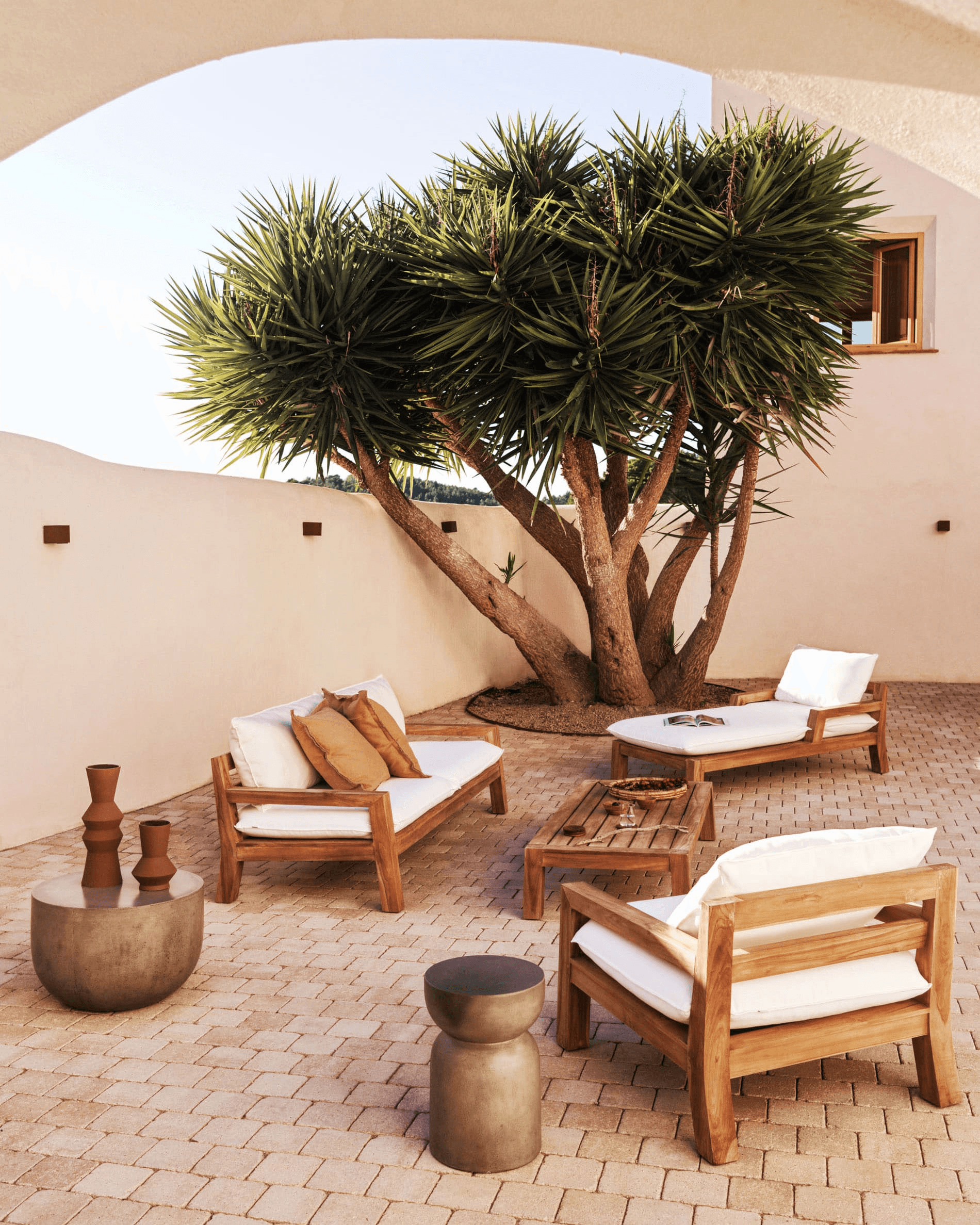 Sofa ogrodowa FORCANERA lite drewno tekowe La Forma Eye on Design