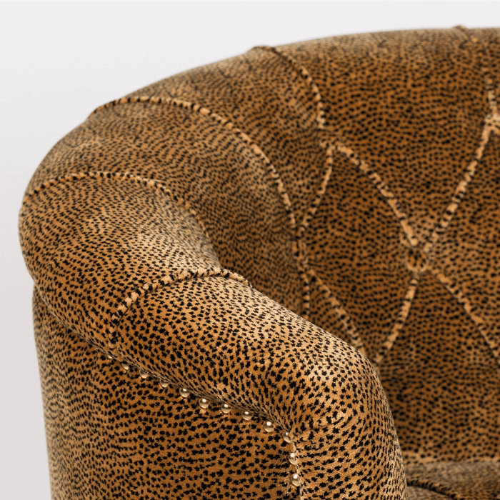 Sofa TOO PRETTY TO SIT ON panterka Bold Monkey Eye on Design