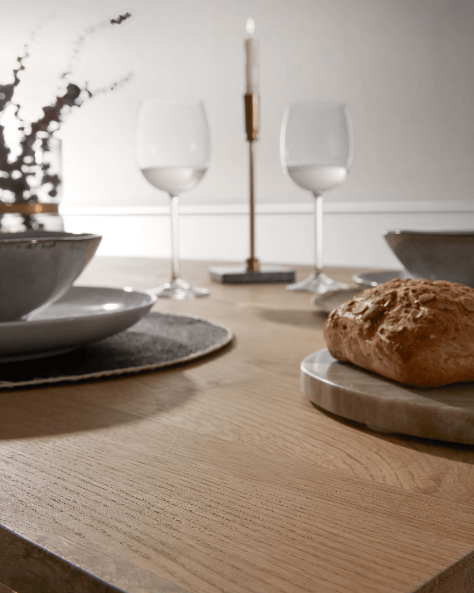 Stół ARMANDE bielony fornir dębowy La Forma Eye on Design