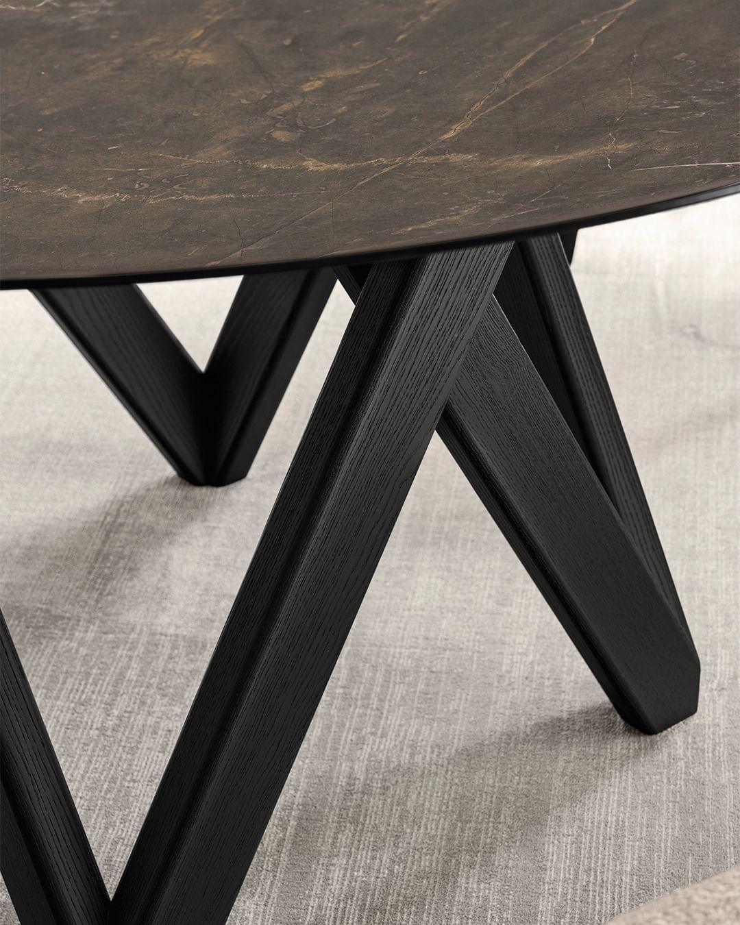 Stół CARTESIO jasnoszara ceramika z drewnianą podstawą Calligaris Eye on Design